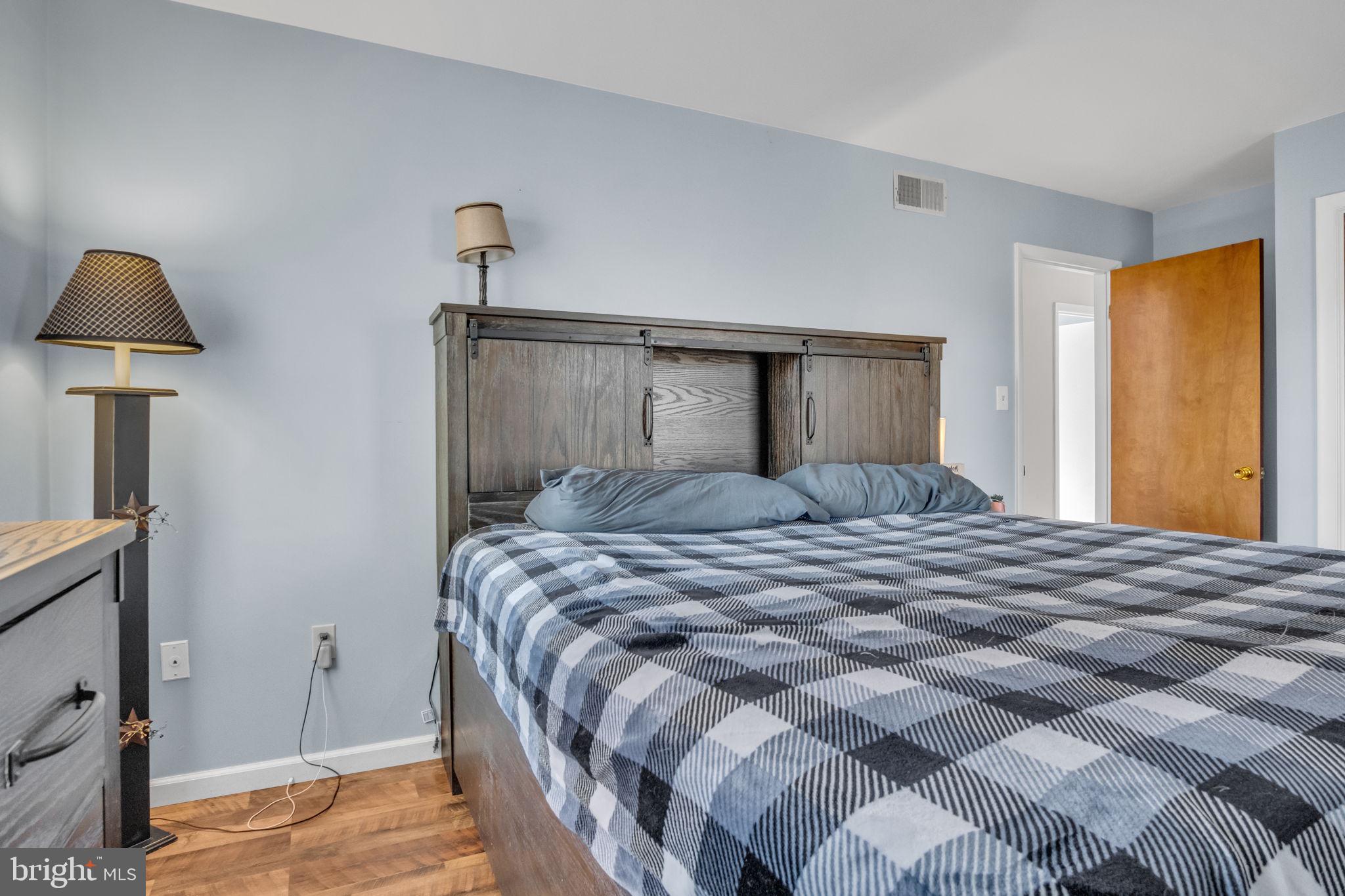 NORTH MIDDLETON - Residential