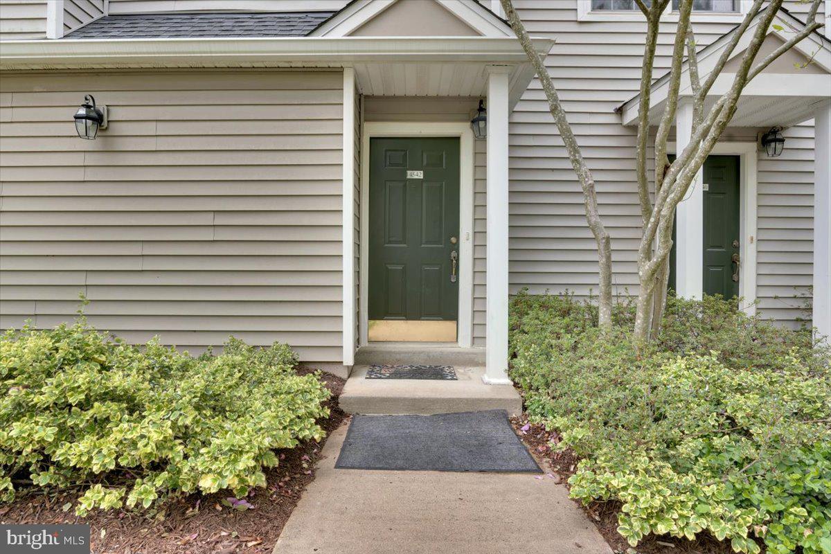 4542 SUPERIOR SQUARE