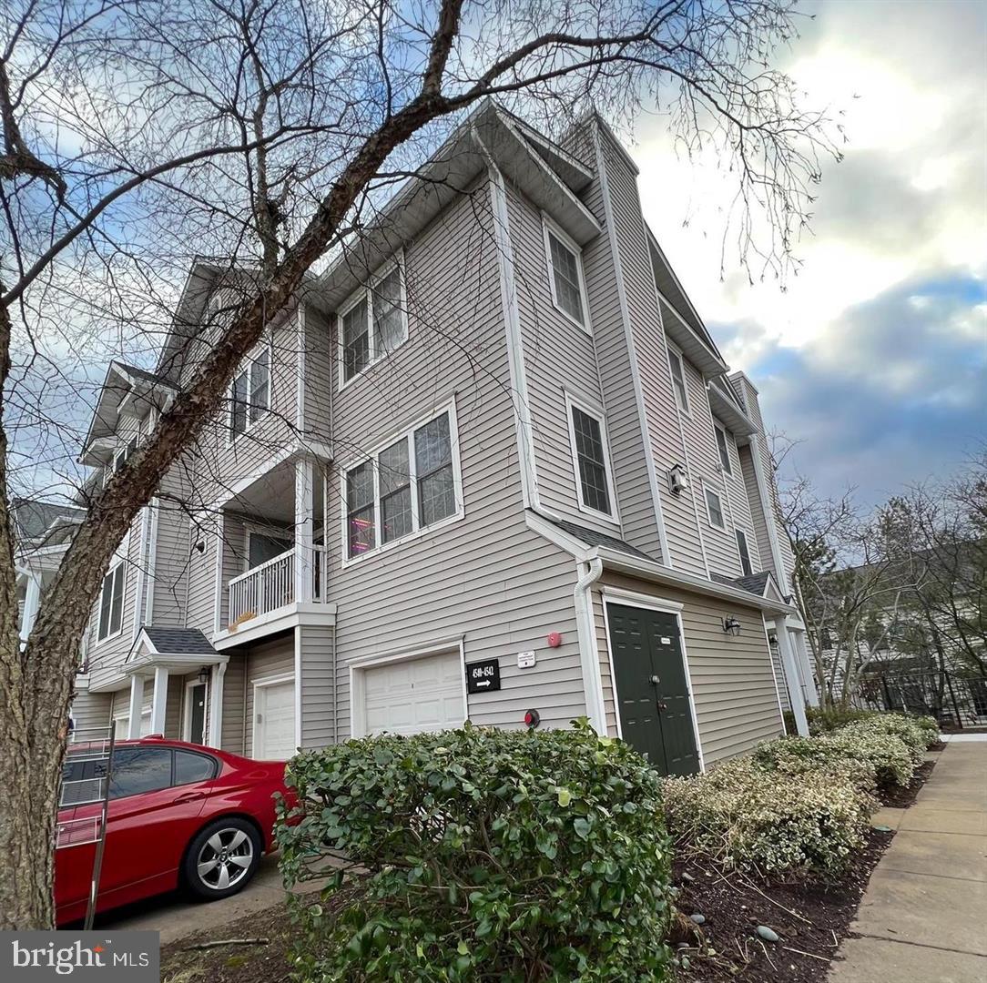 4542 SUPERIOR SQUARE