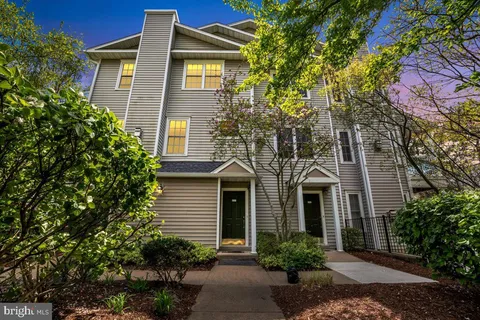 4542 Superior Square, Fairfax, VA 22033 - #: VAFX2232946