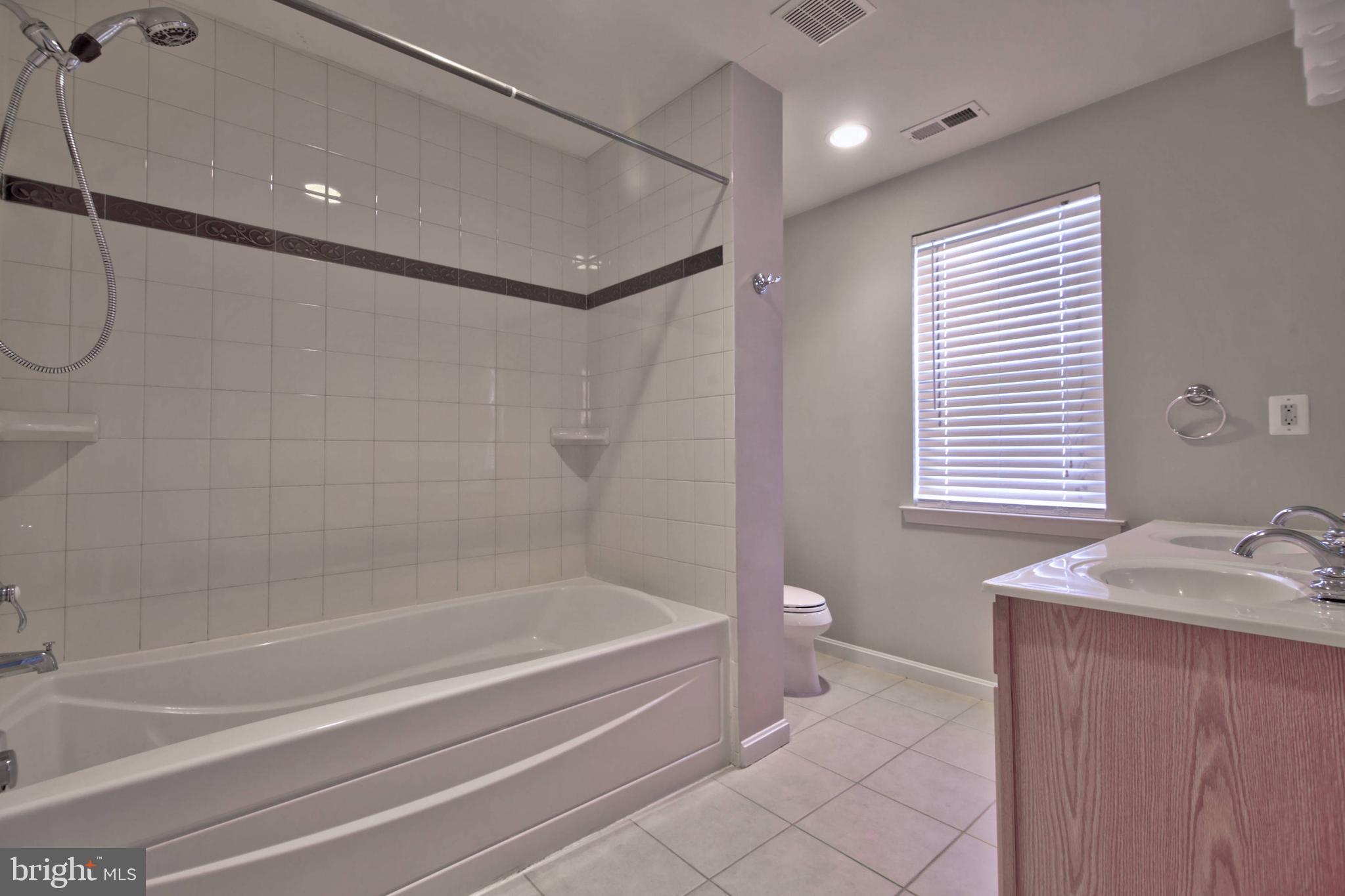 FAIRFAX WOODS - Residential