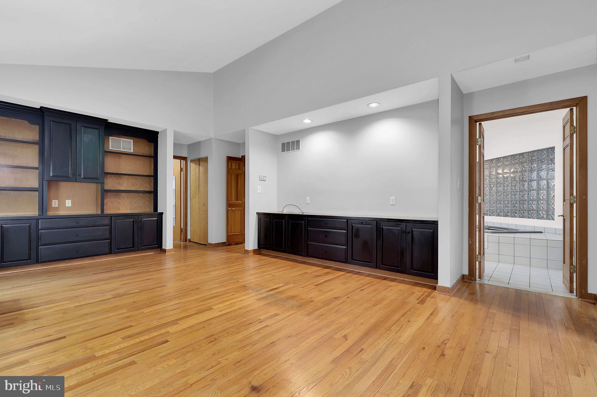 BRIAR HILL - Residential