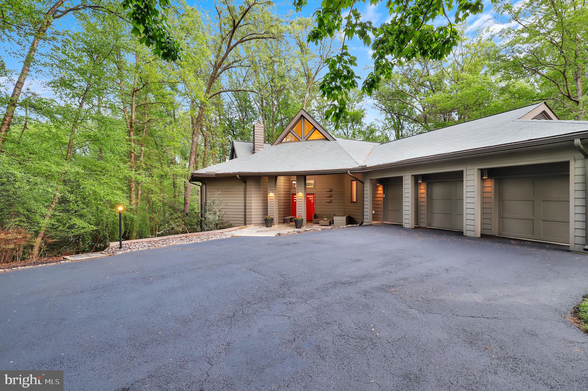 3702 BLACKBERRY LANE