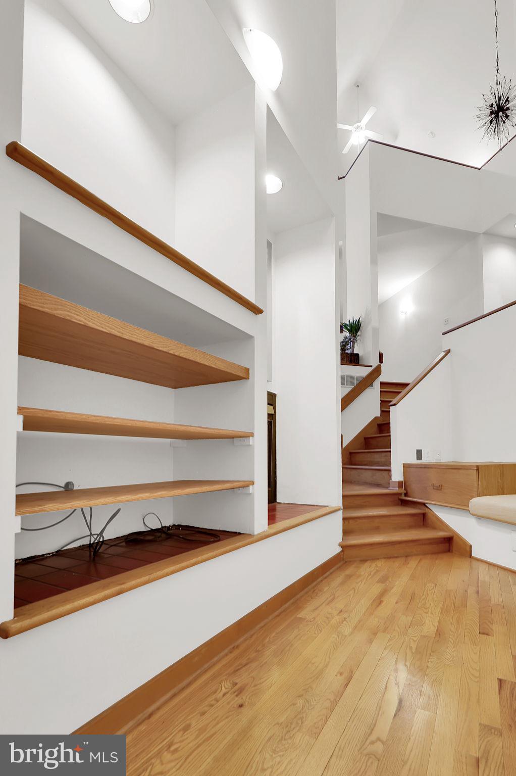 BRIAR HILL - Residential