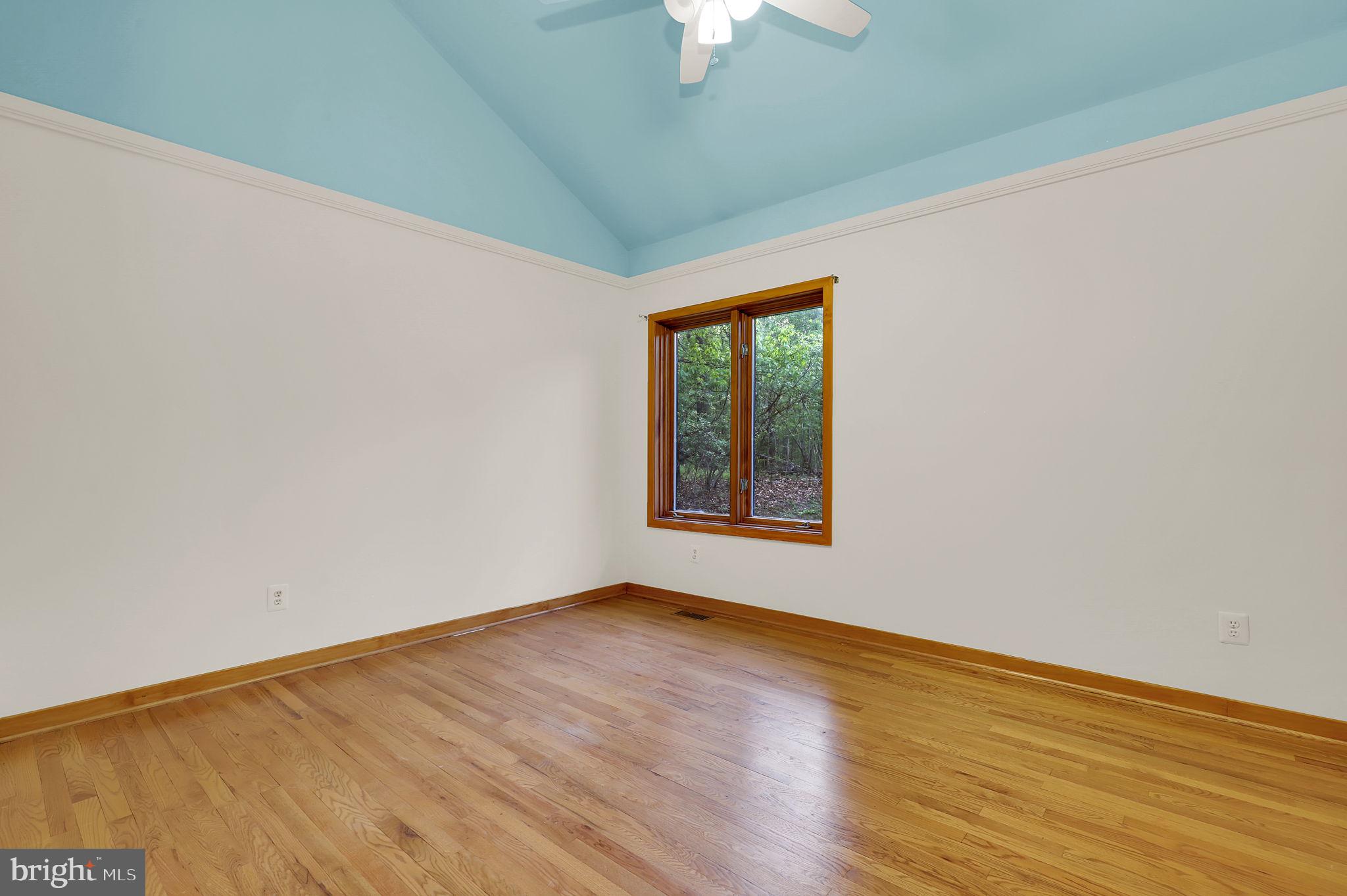 BRIAR HILL - Residential