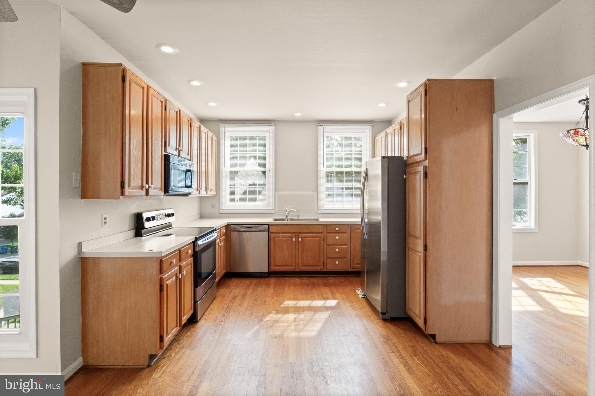 KNOLLS AT MIDDLE RUN - Residential