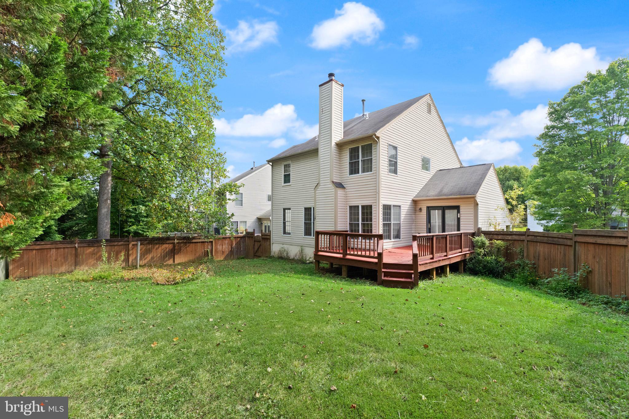 KNOLLS AT MIDDLE RUN - Residential