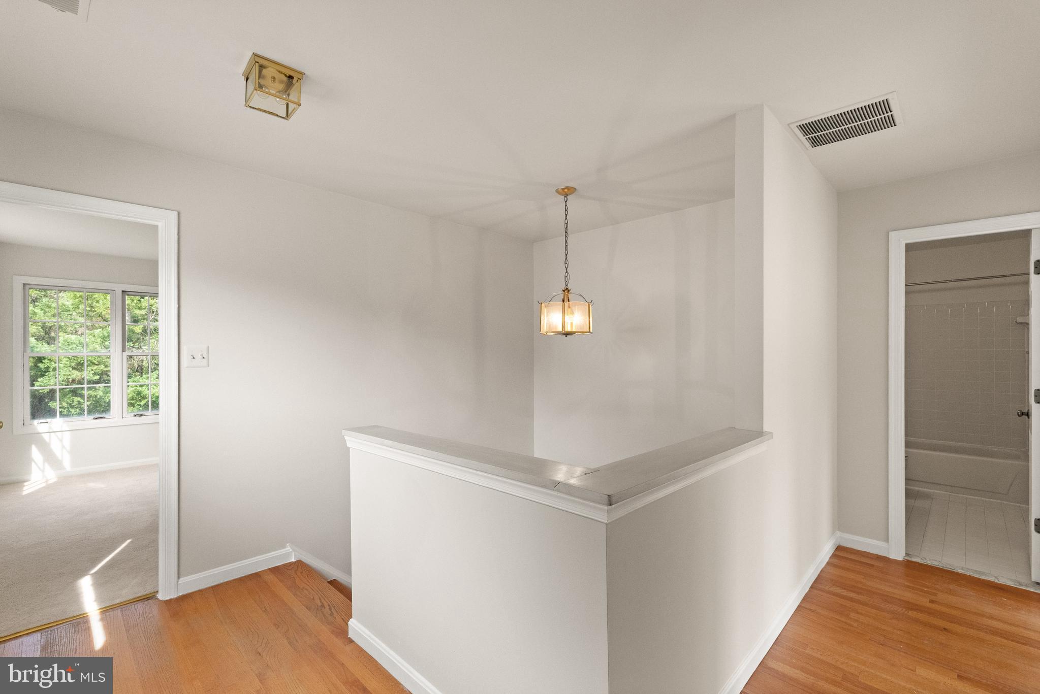 KNOLLS AT MIDDLE RUN - Residential