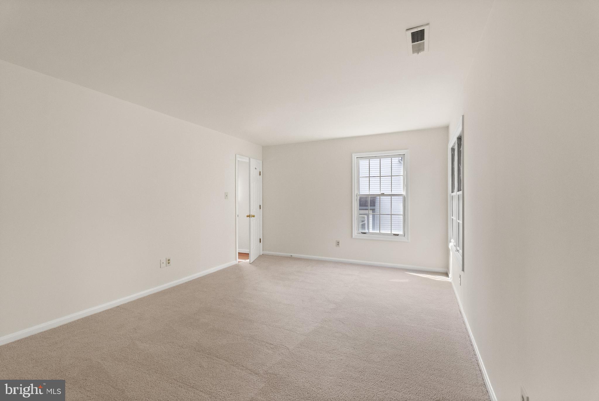 KNOLLS AT MIDDLE RUN - Residential