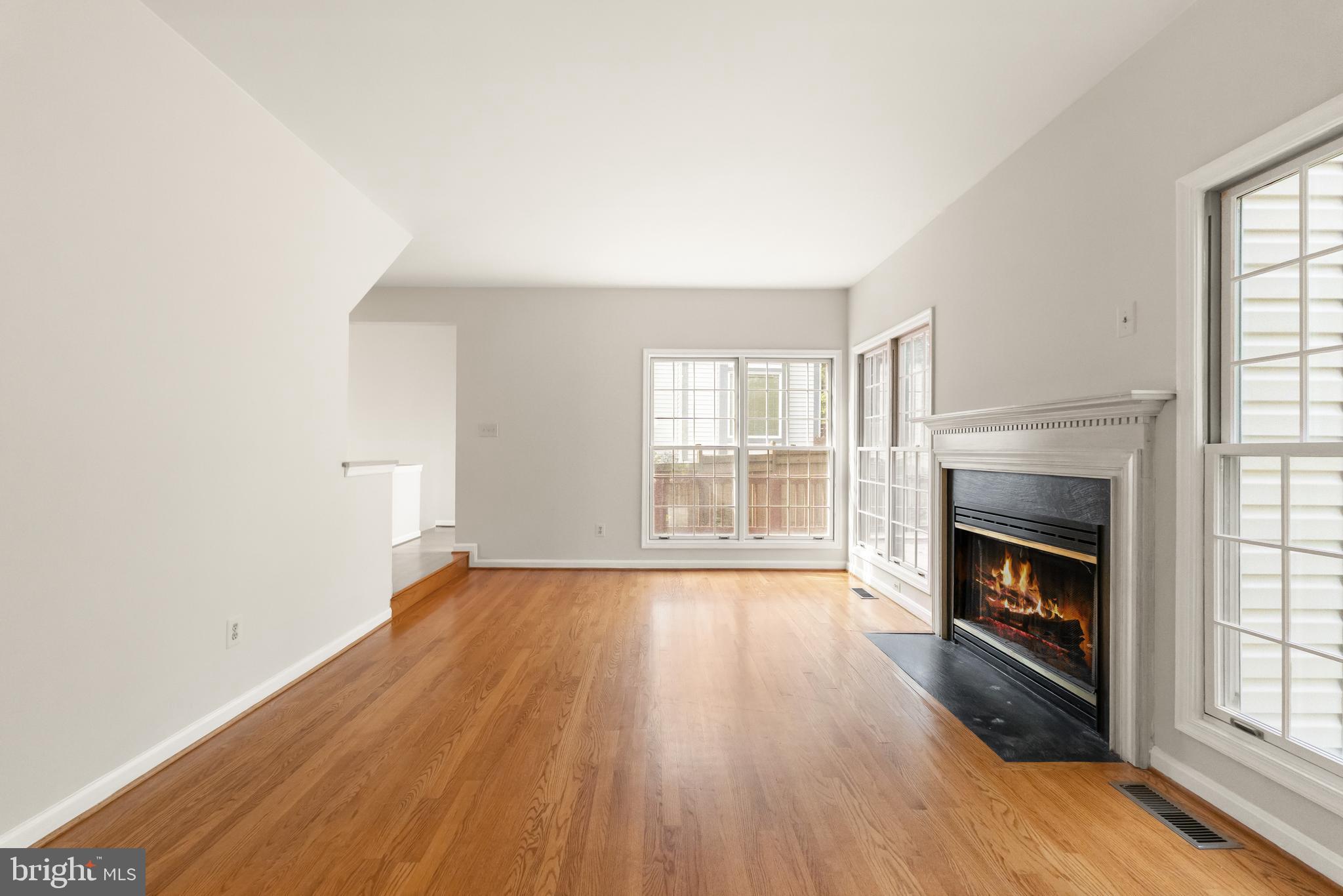 KNOLLS AT MIDDLE RUN - Residential