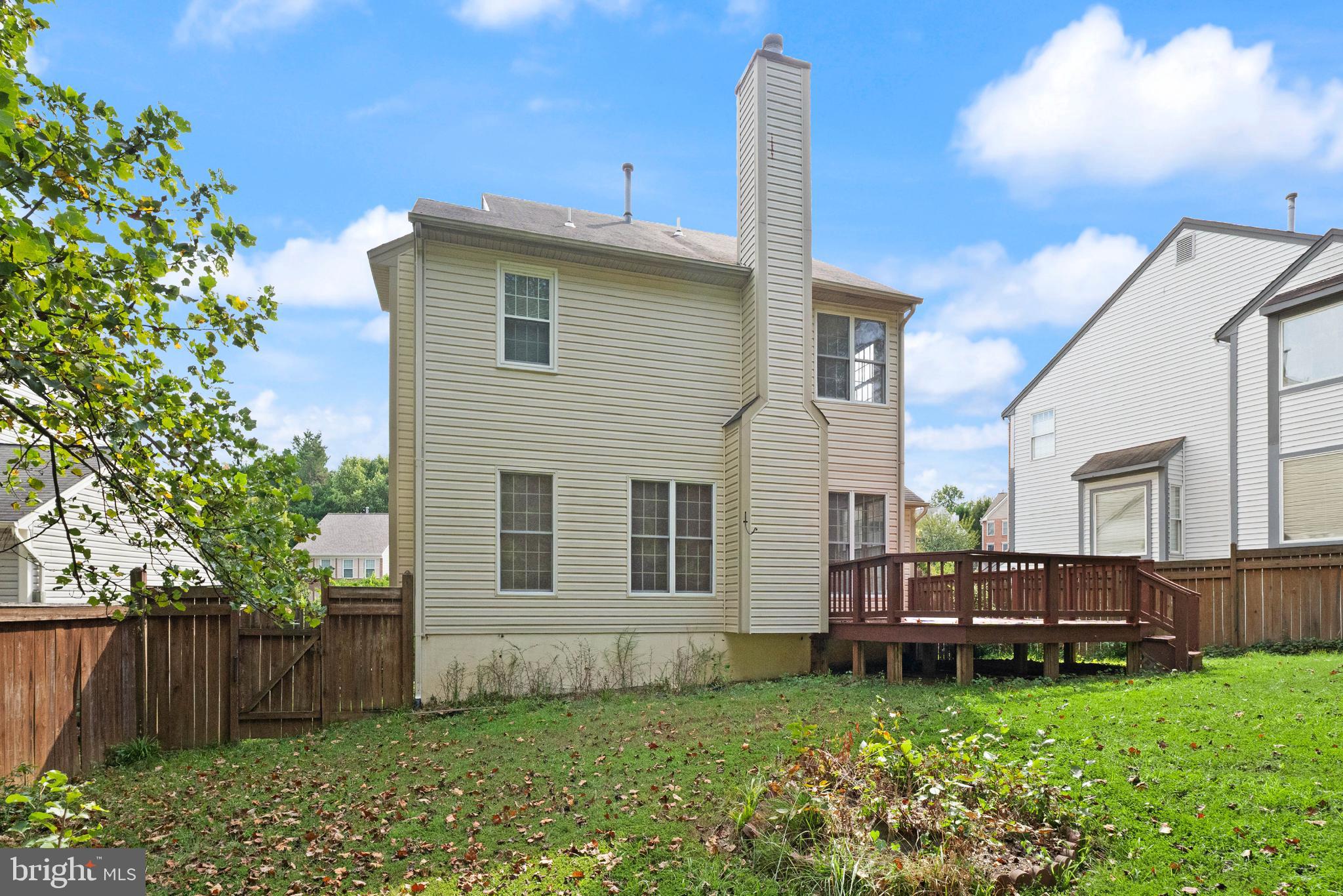 KNOLLS AT MIDDLE RUN - Residential