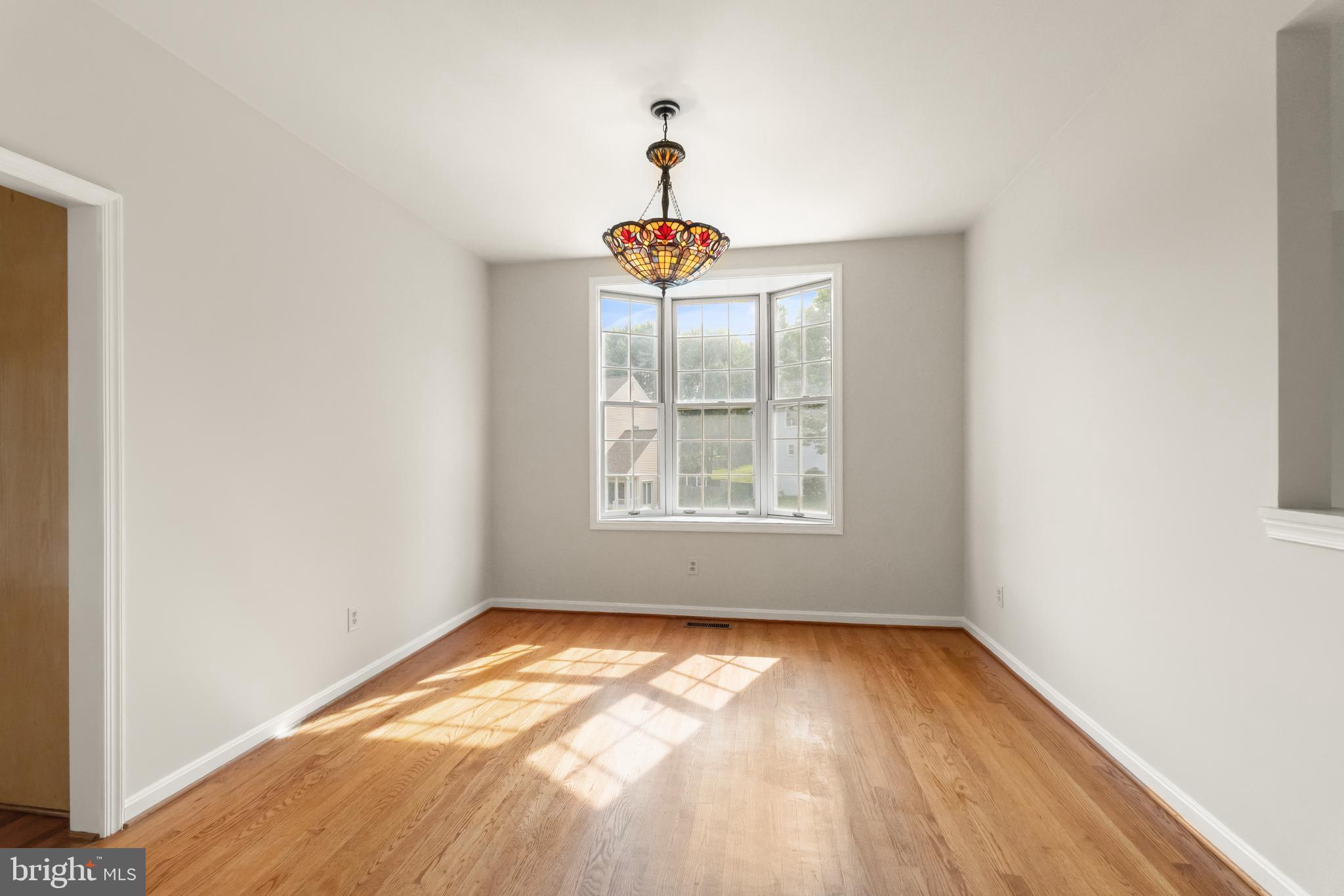 KNOLLS AT MIDDLE RUN - Residential