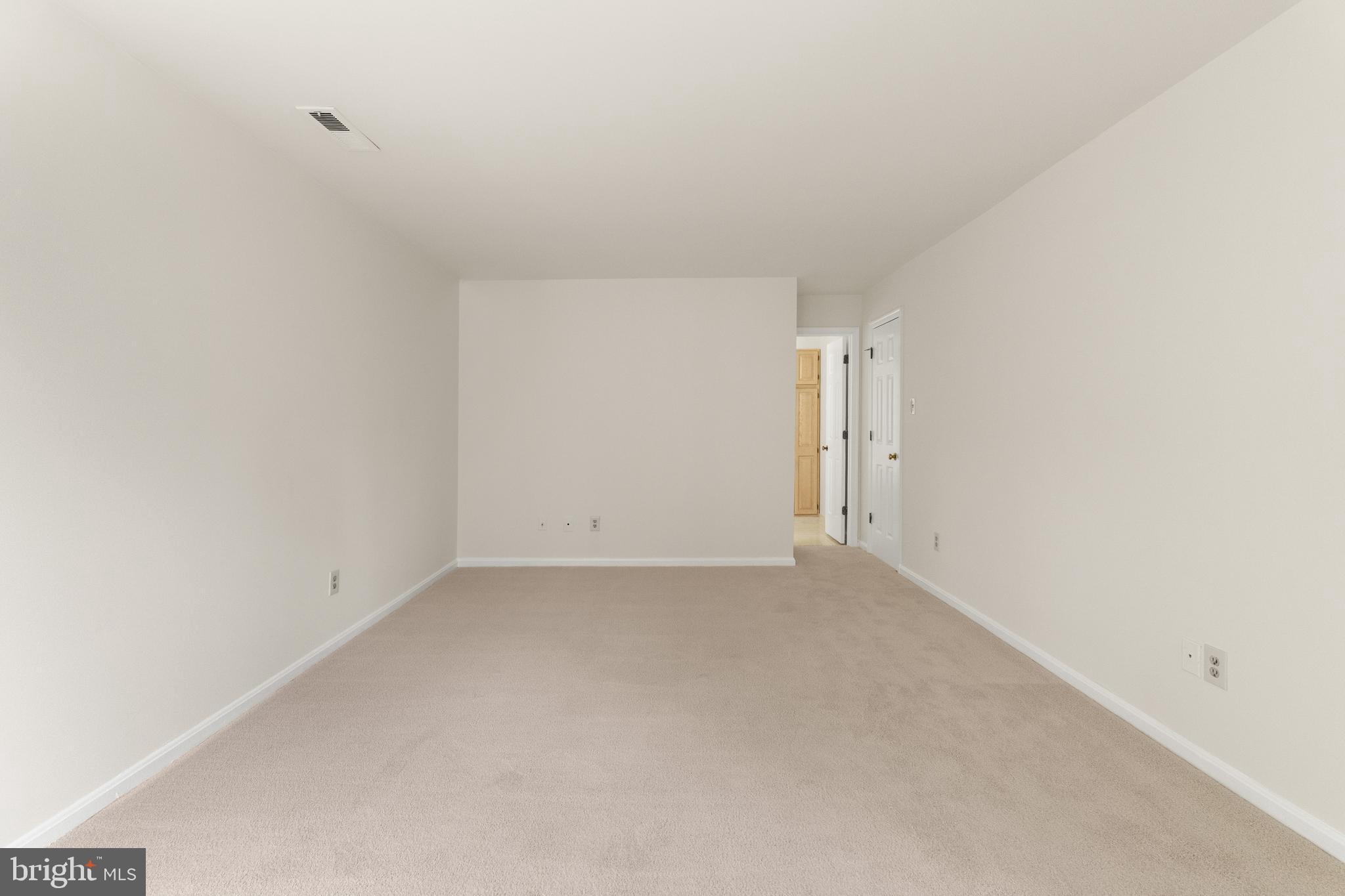 KNOLLS AT MIDDLE RUN - Residential