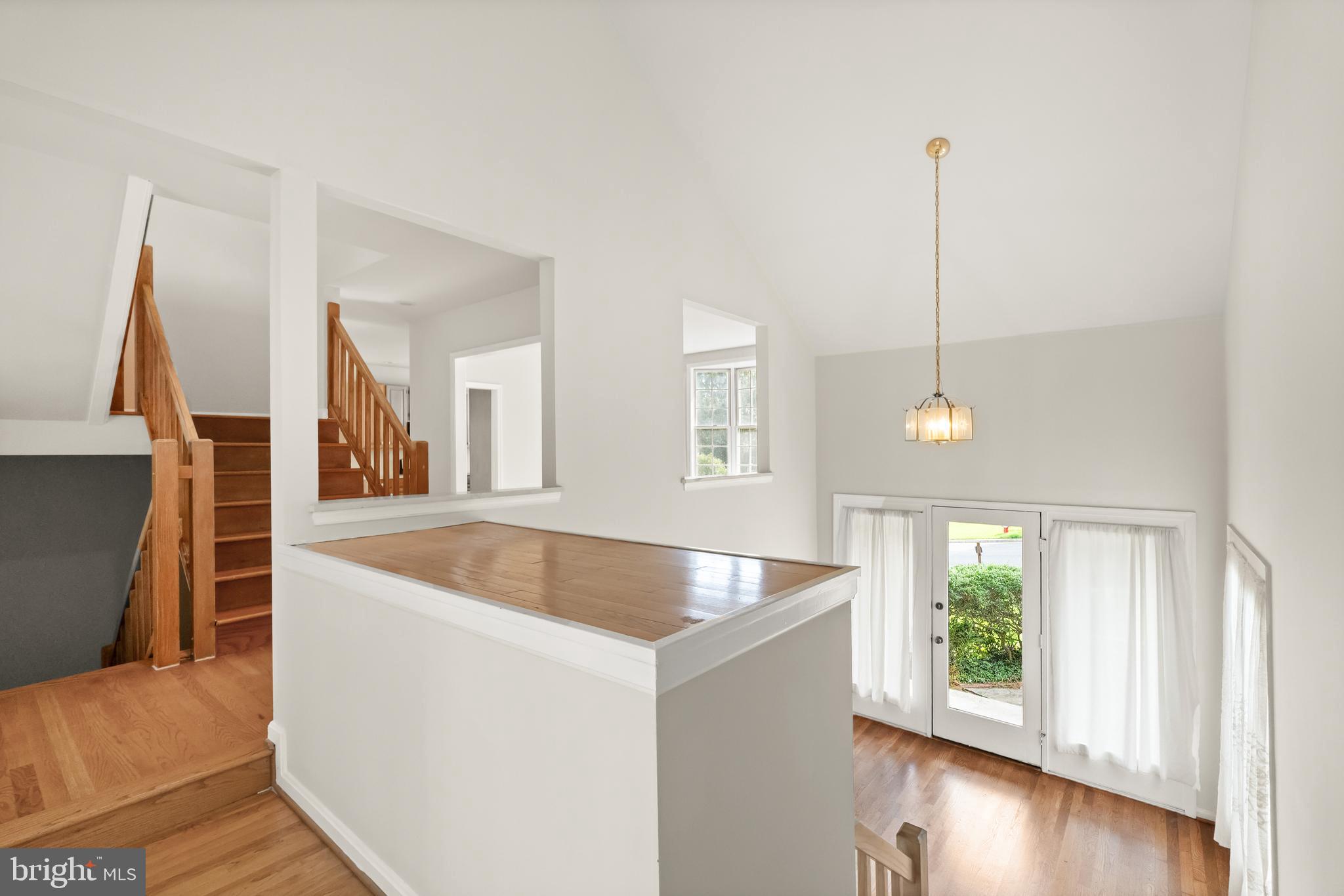 KNOLLS AT MIDDLE RUN - Residential