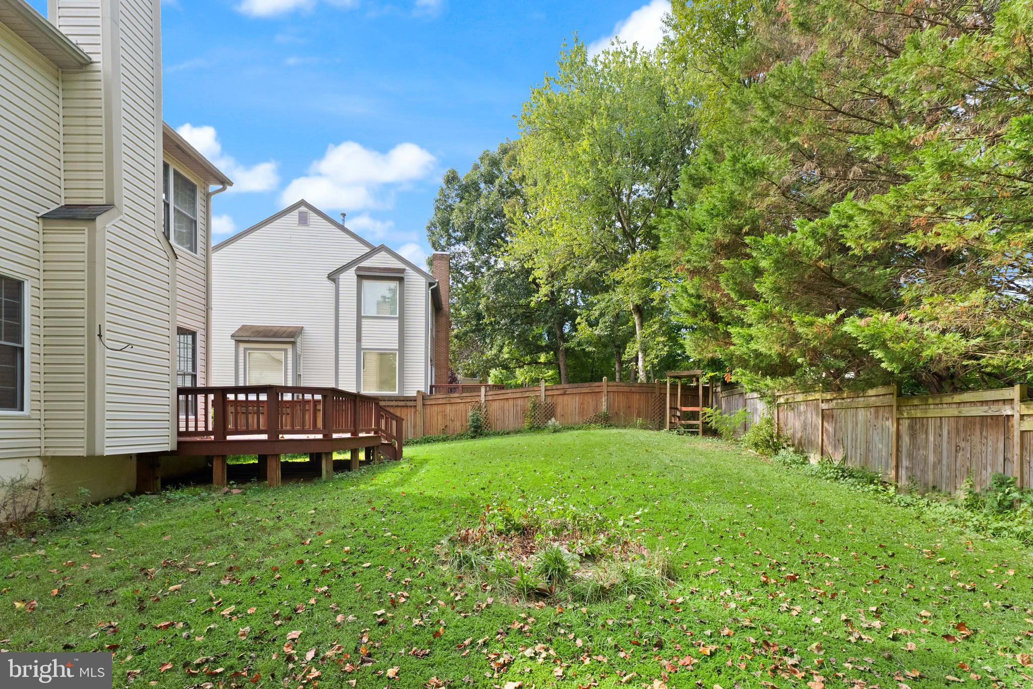 KNOLLS AT MIDDLE RUN - Residential