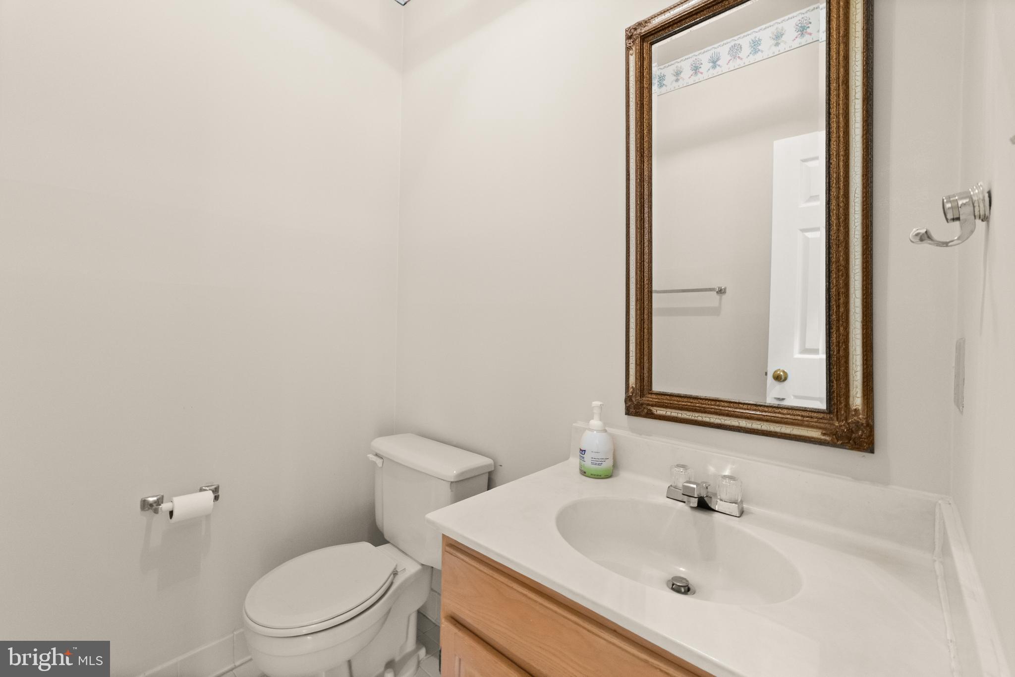 KNOLLS AT MIDDLE RUN - Residential