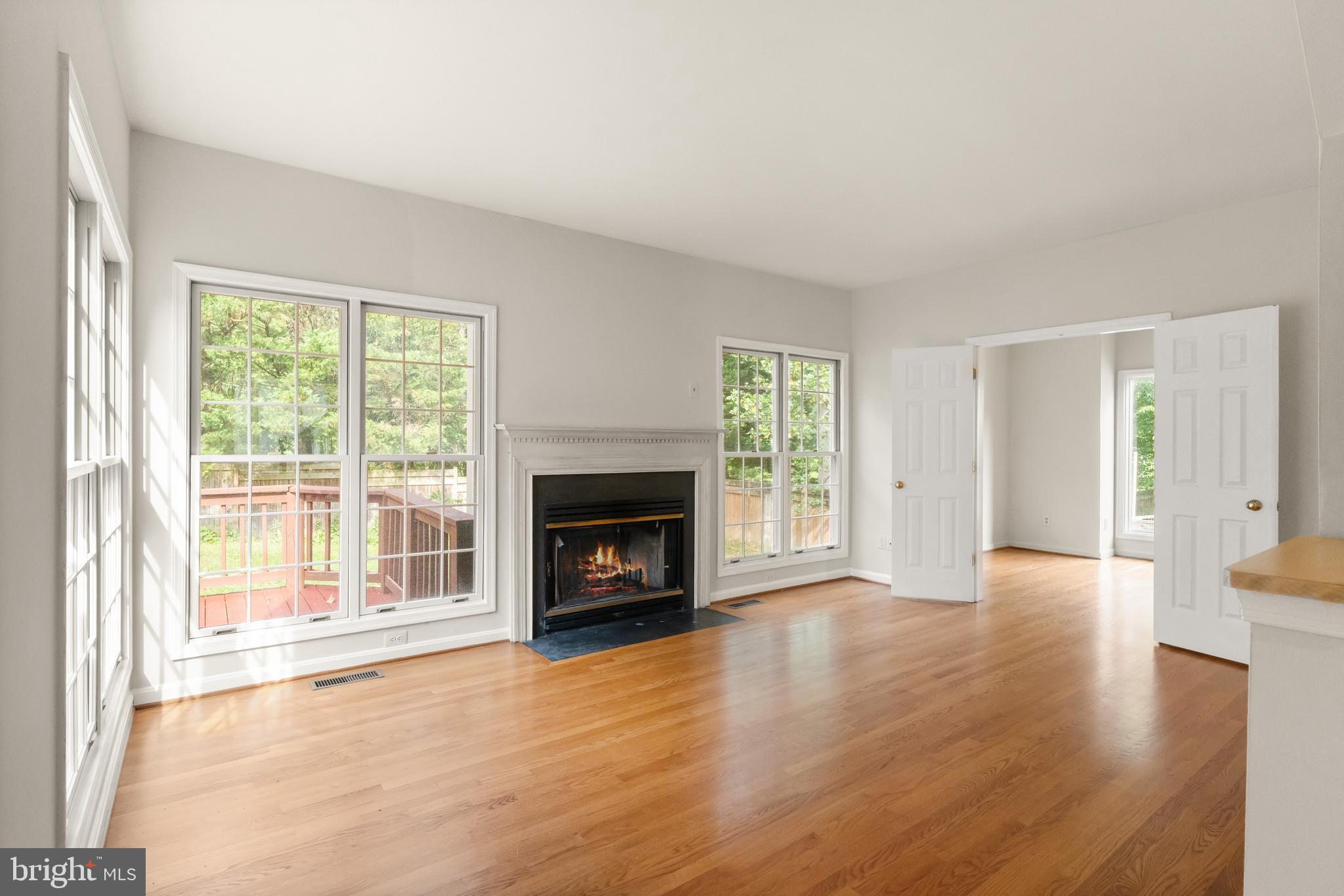 KNOLLS AT MIDDLE RUN - Residential