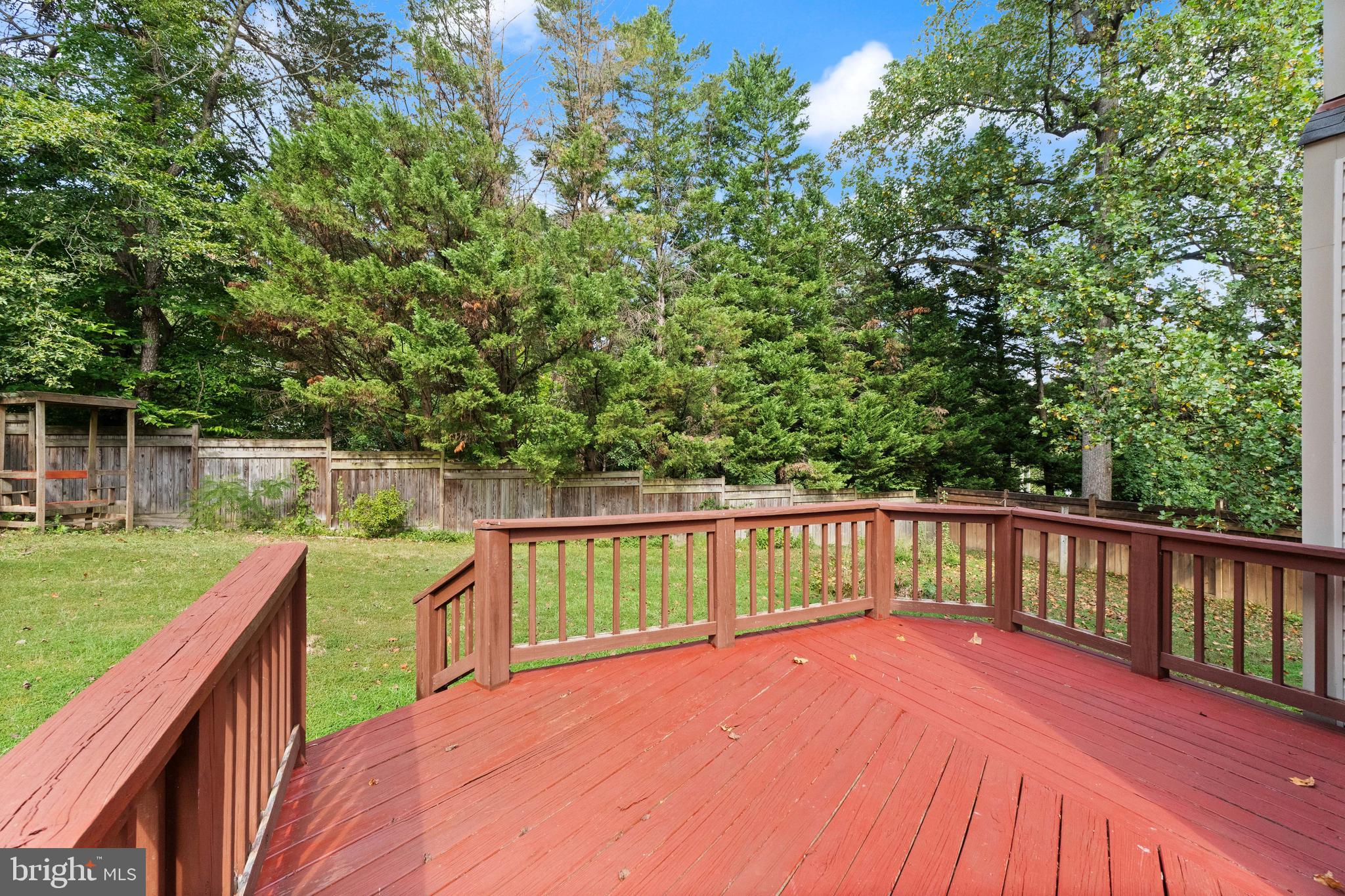 KNOLLS AT MIDDLE RUN - Residential