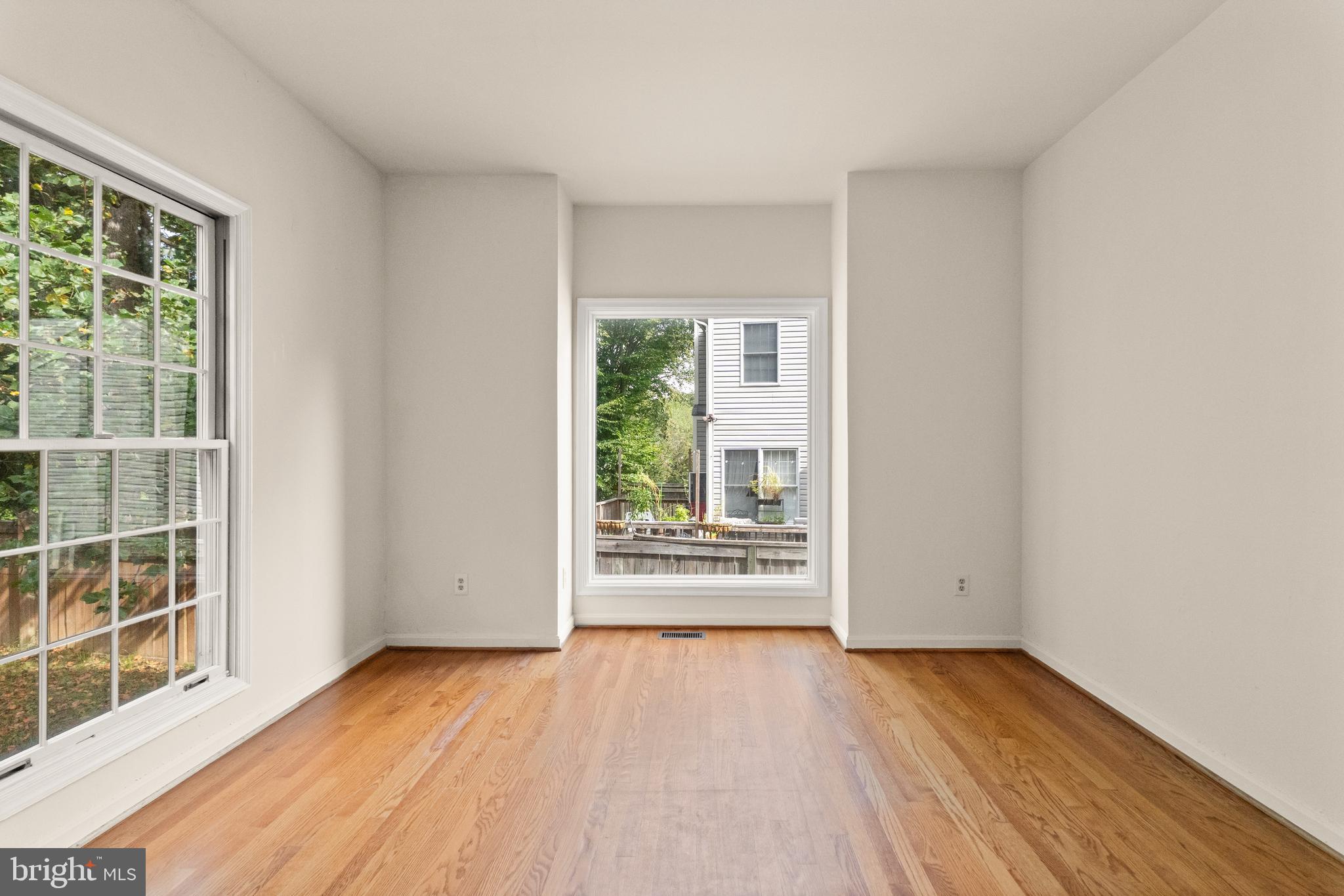 KNOLLS AT MIDDLE RUN - Residential