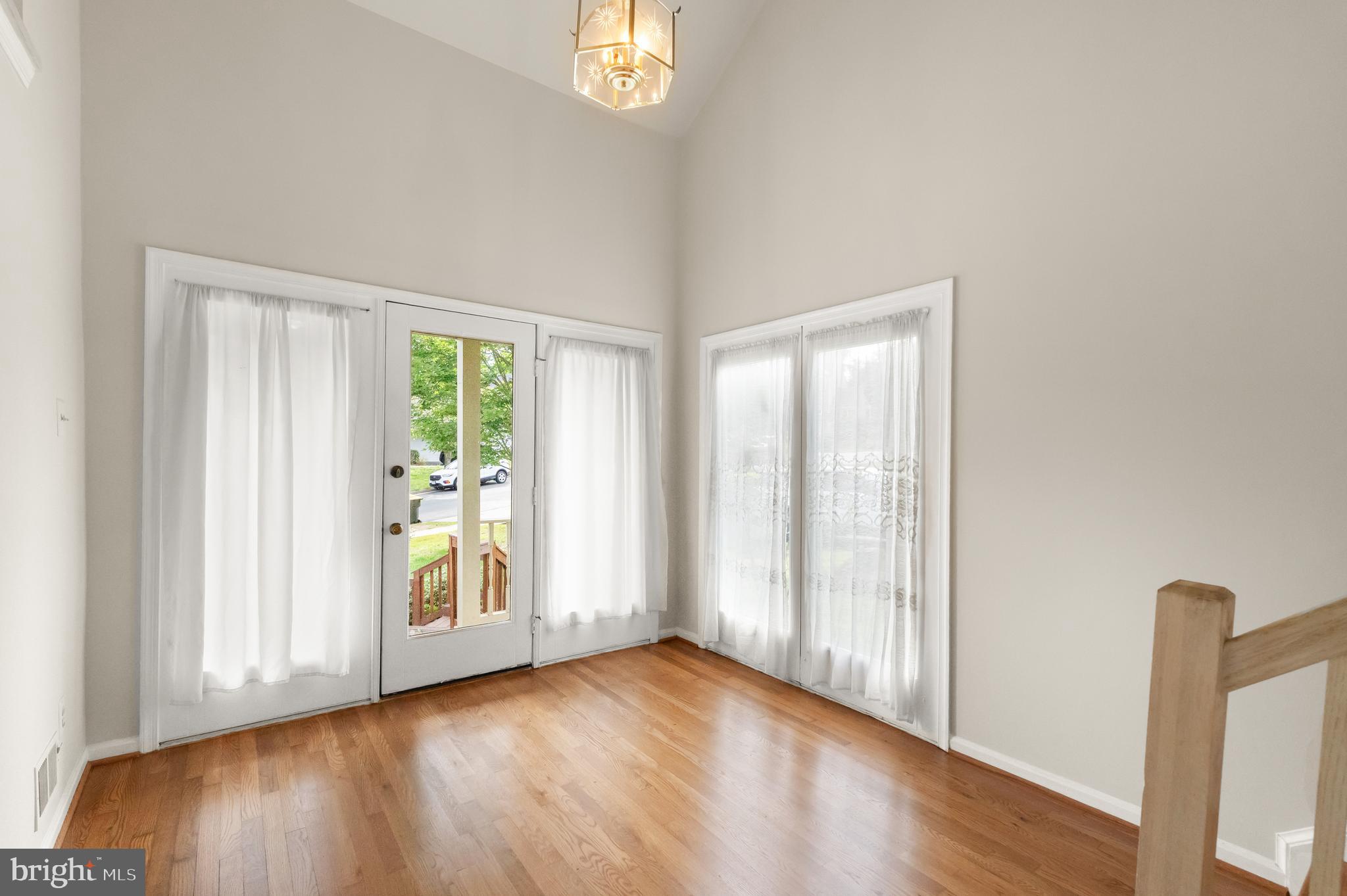 KNOLLS AT MIDDLE RUN - Residential