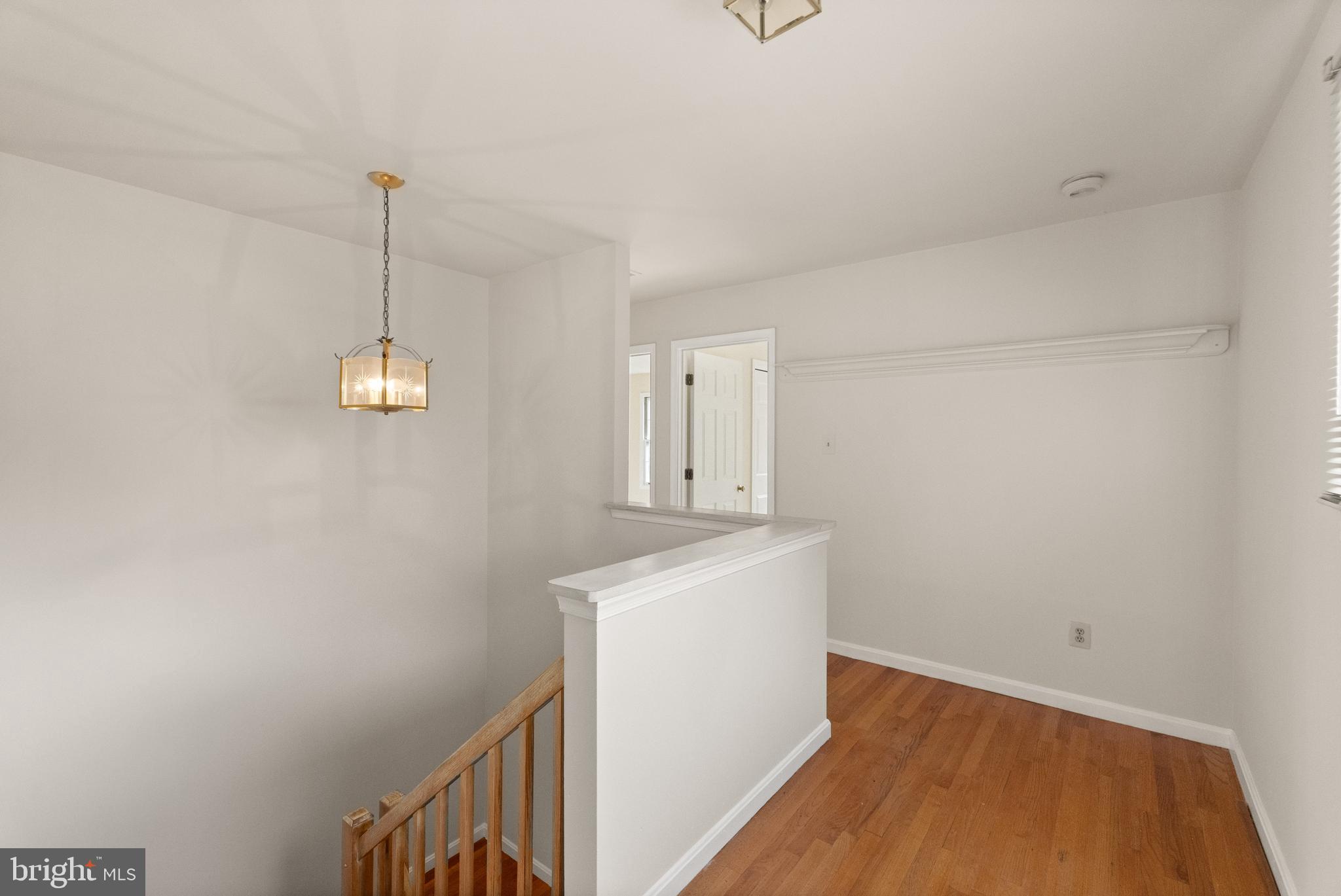 KNOLLS AT MIDDLE RUN - Residential