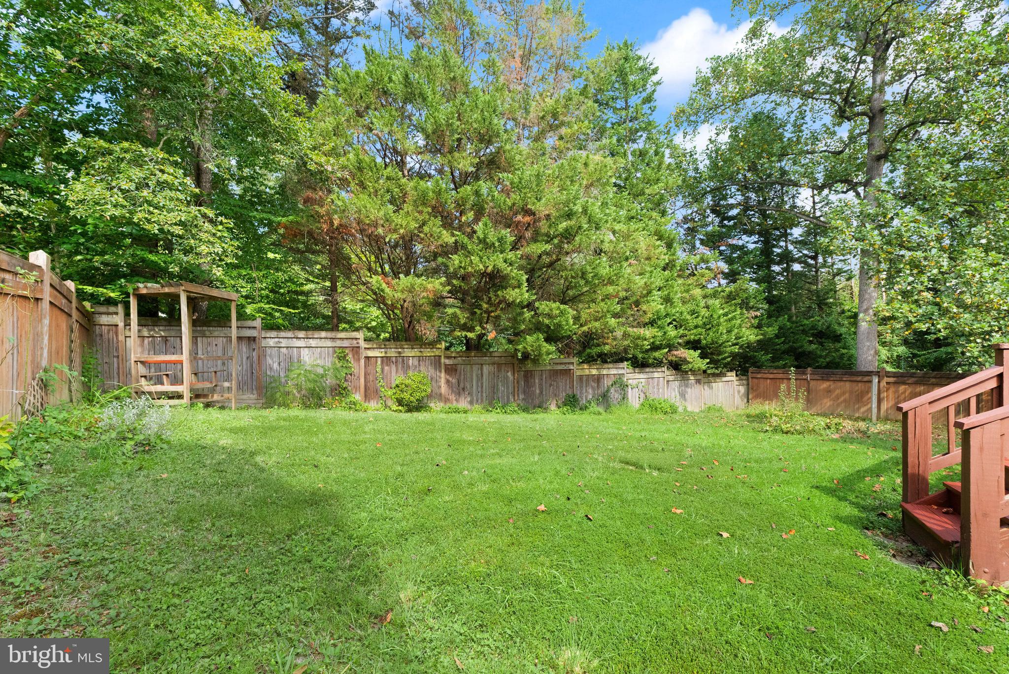 KNOLLS AT MIDDLE RUN - Residential