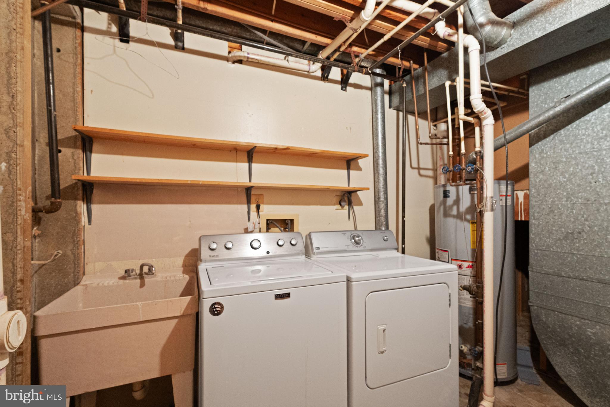 KNOLLS AT MIDDLE RUN - Residential