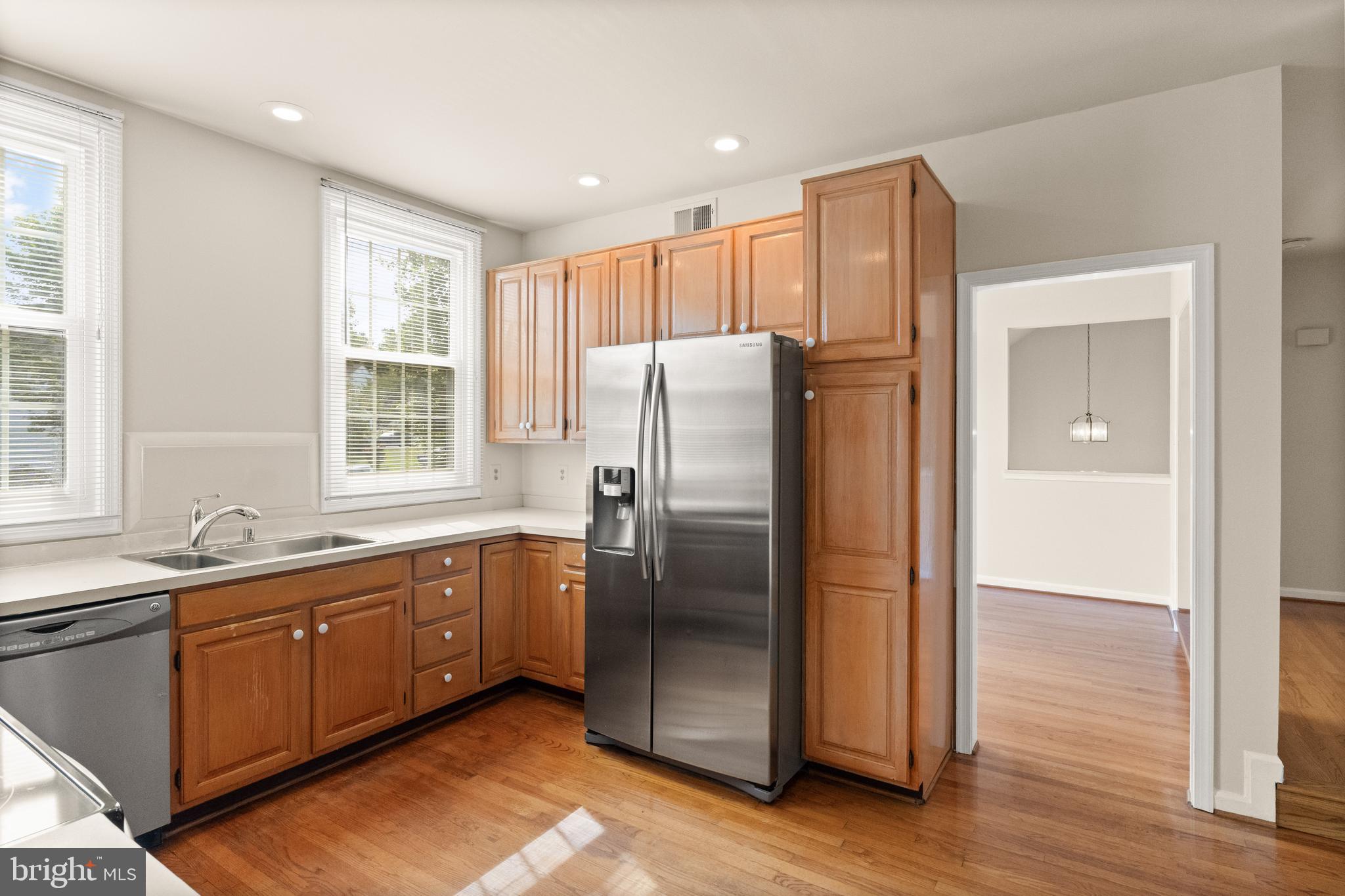 KNOLLS AT MIDDLE RUN - Residential