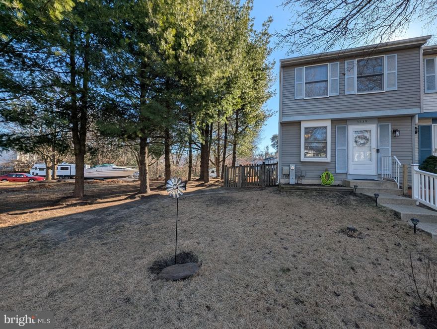 Beautiful  Pasadena END OF GROUP home renovated just 2 years ago. updated new roof with Architectural shingles, updated kitchen appliances, laminate flooring. New Deck on rear of home for entertaining. 3 bedrooms and 2 baths home. Bring your buyer and write before it is GONE!