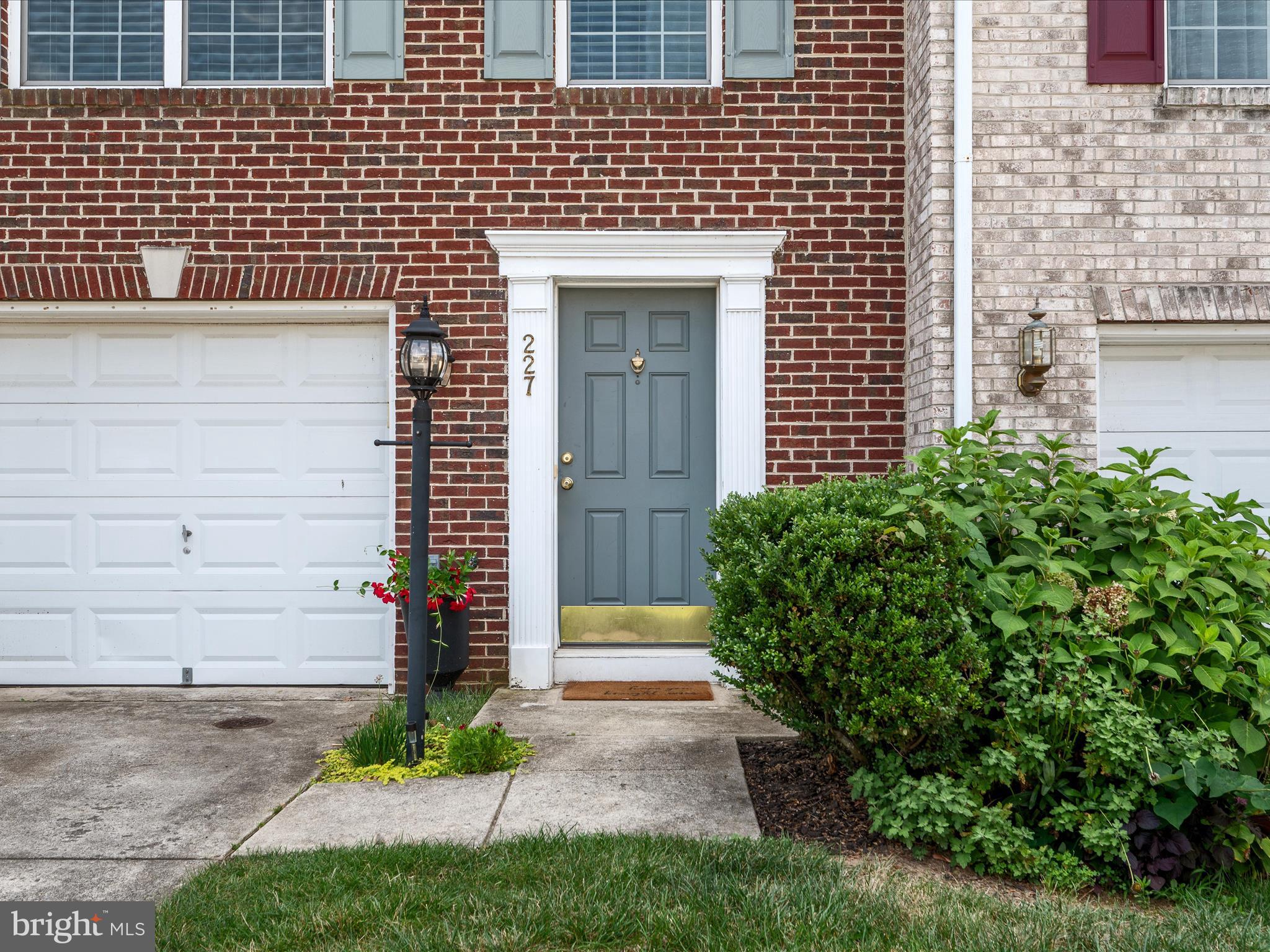 HAWKS VIEW GLEN - Residential Lease