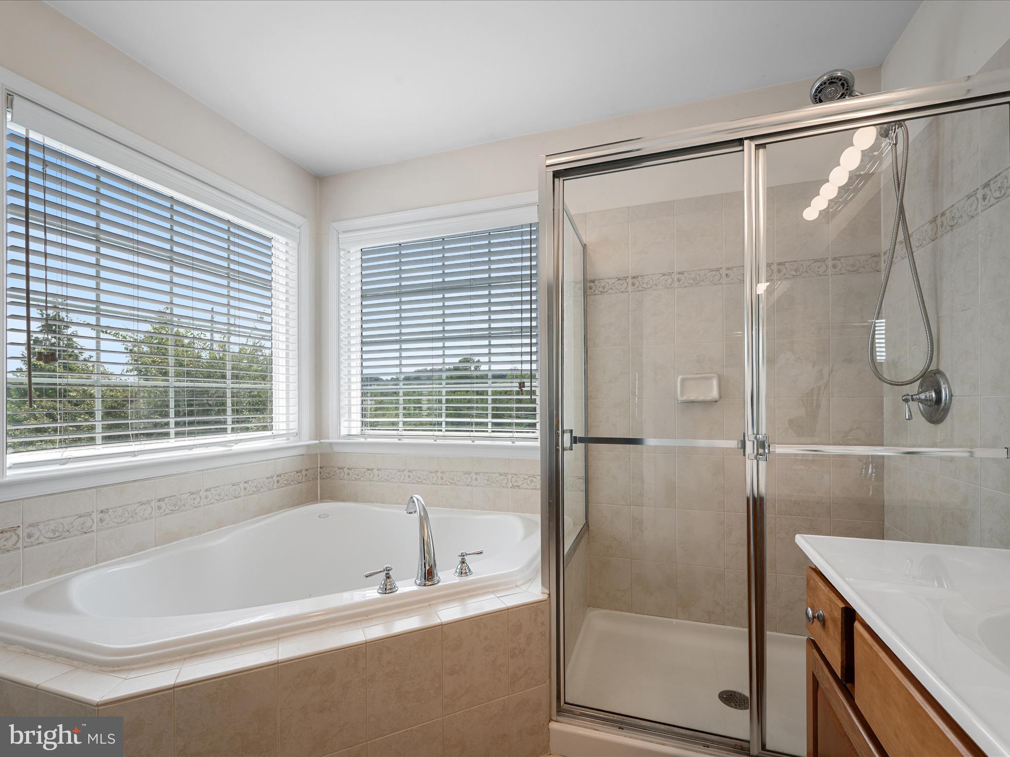 HAWKS VIEW GLEN - Residential Lease