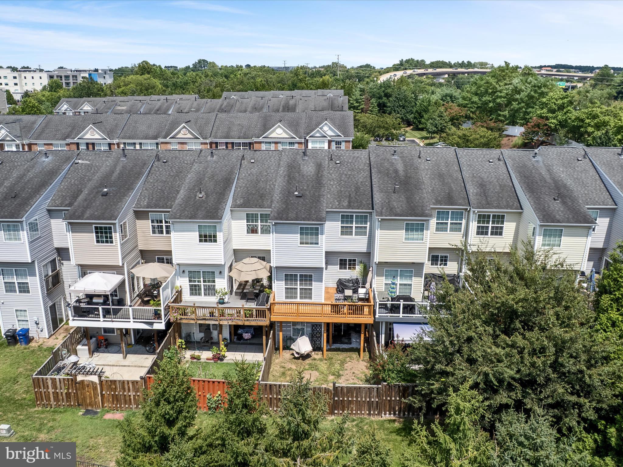 HAWKS VIEW GLEN - Residential Lease