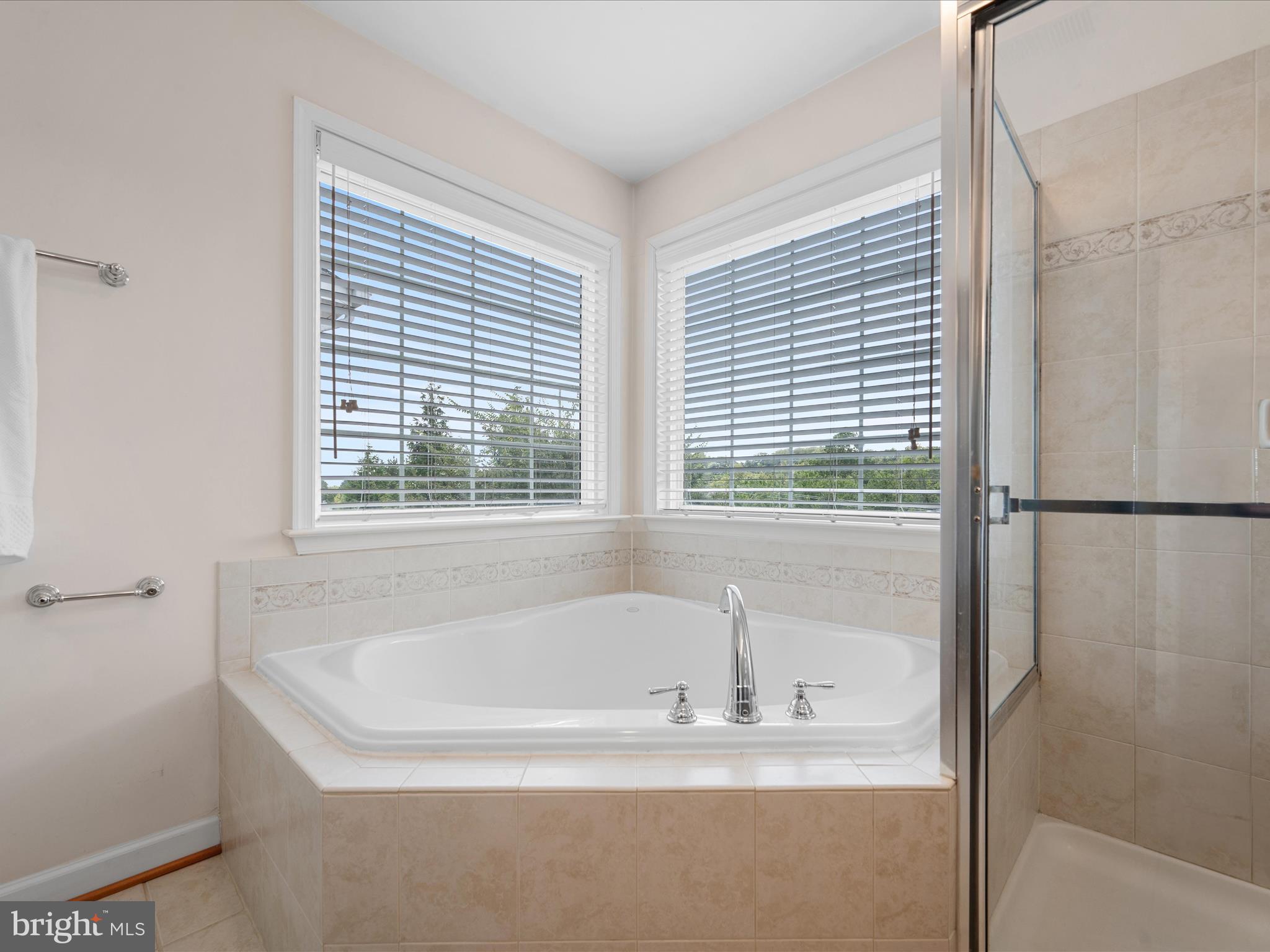 HAWKS VIEW GLEN - Residential Lease