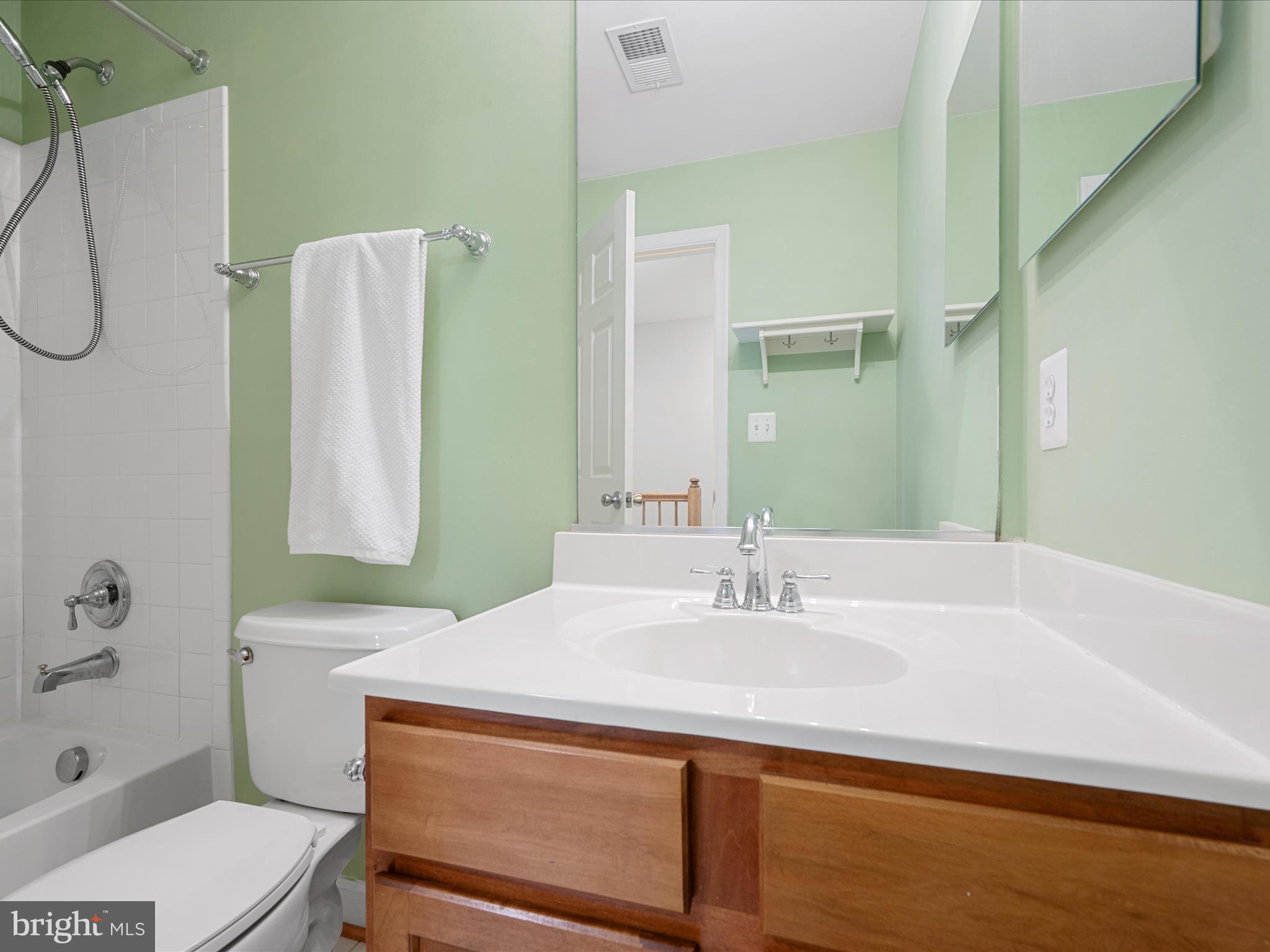 HAWKS VIEW GLEN - Residential Lease