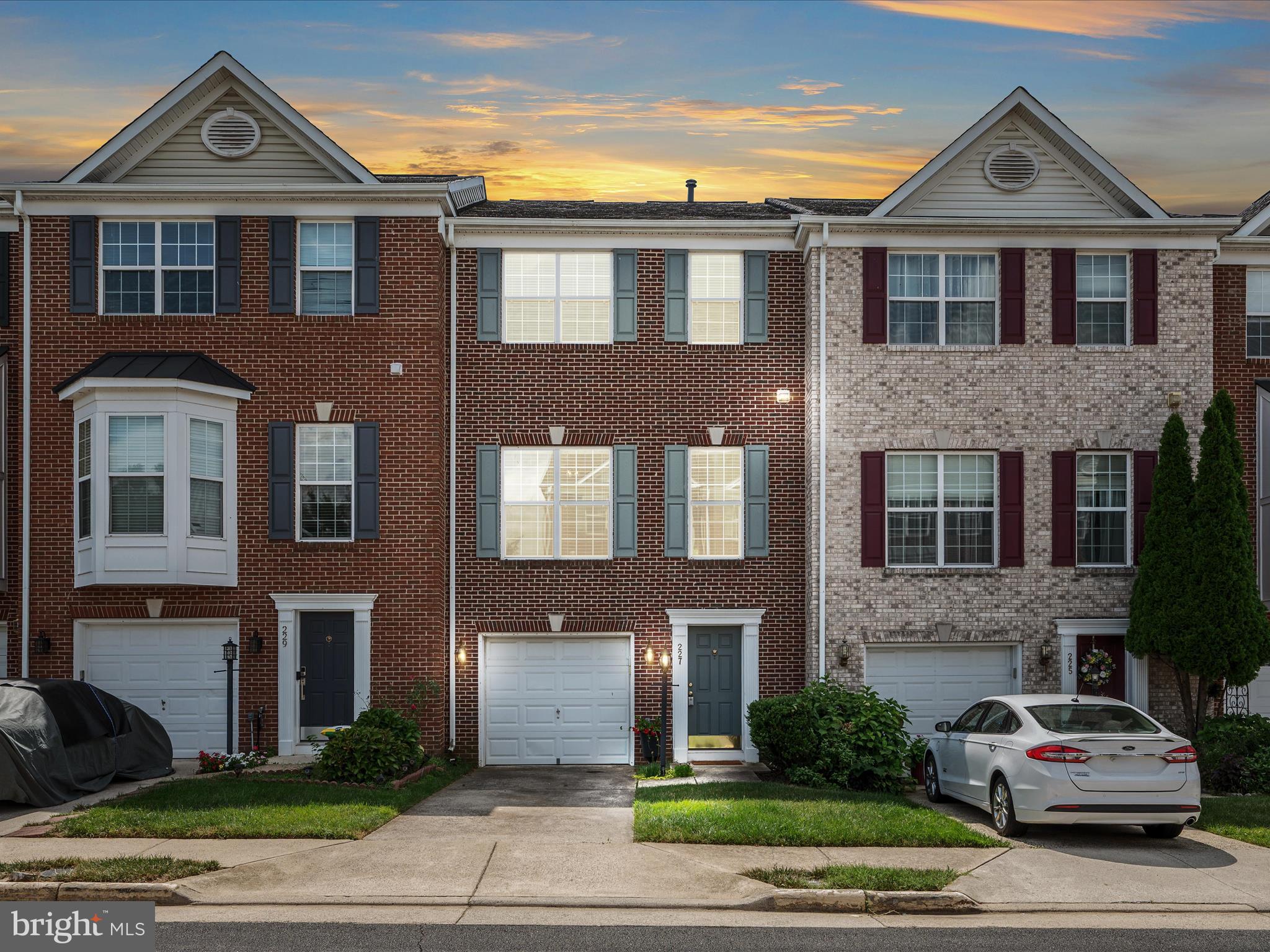 HAWKS VIEW GLEN - Residential Lease