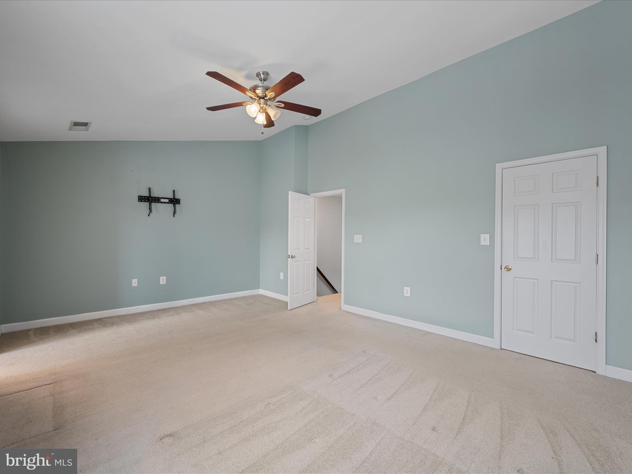 HAWKS VIEW GLEN - Residential Lease