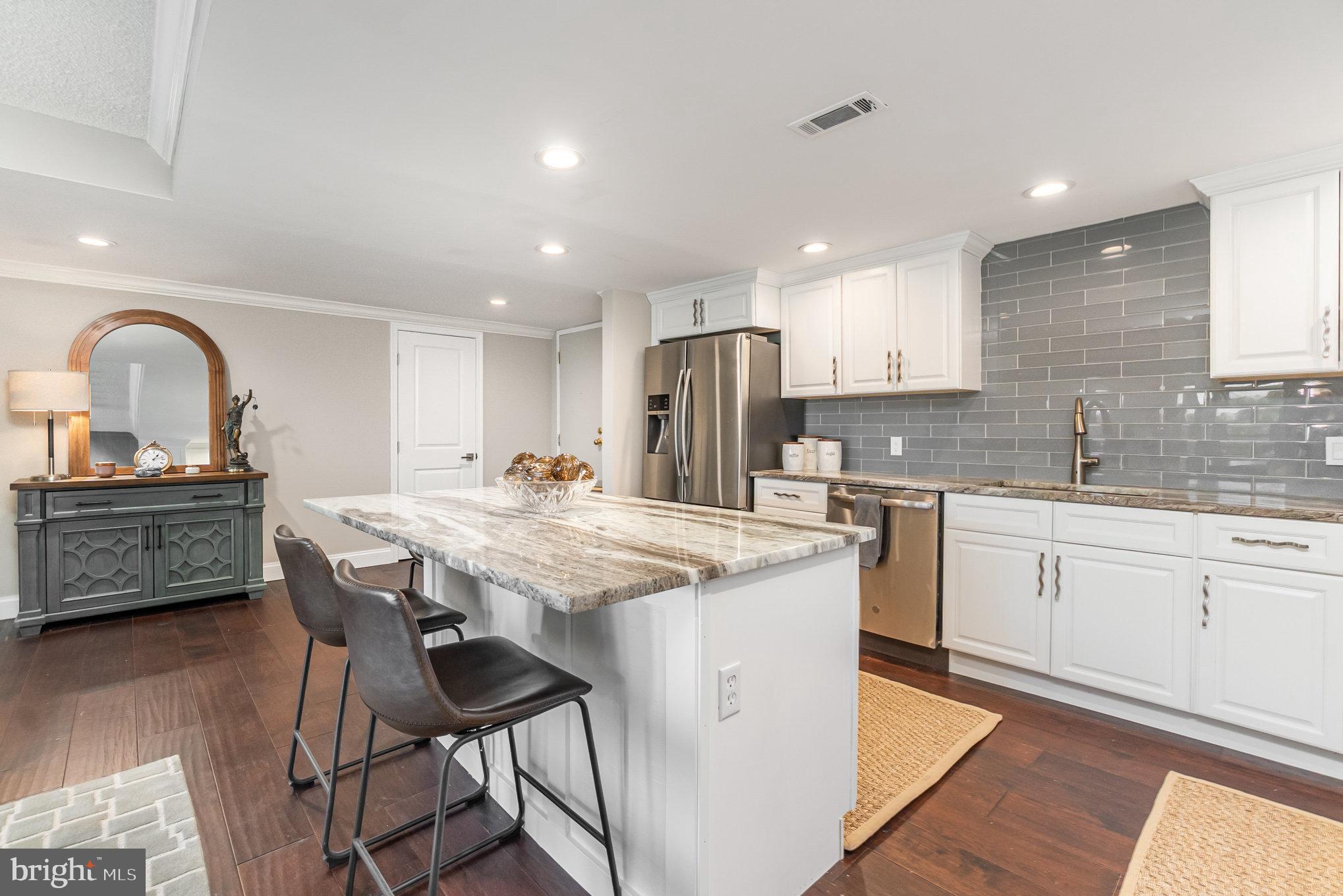 ROLAND PARK - Residential