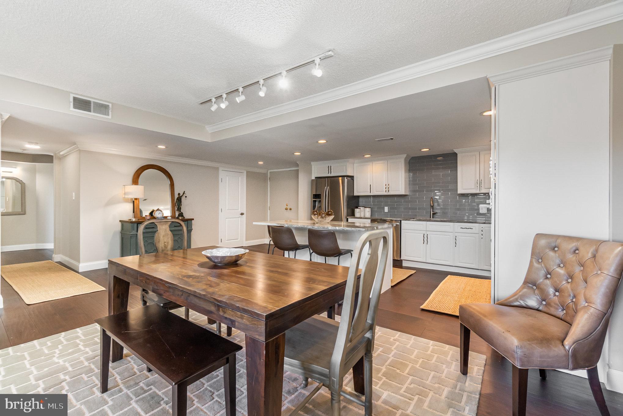 ROLAND PARK - Residential