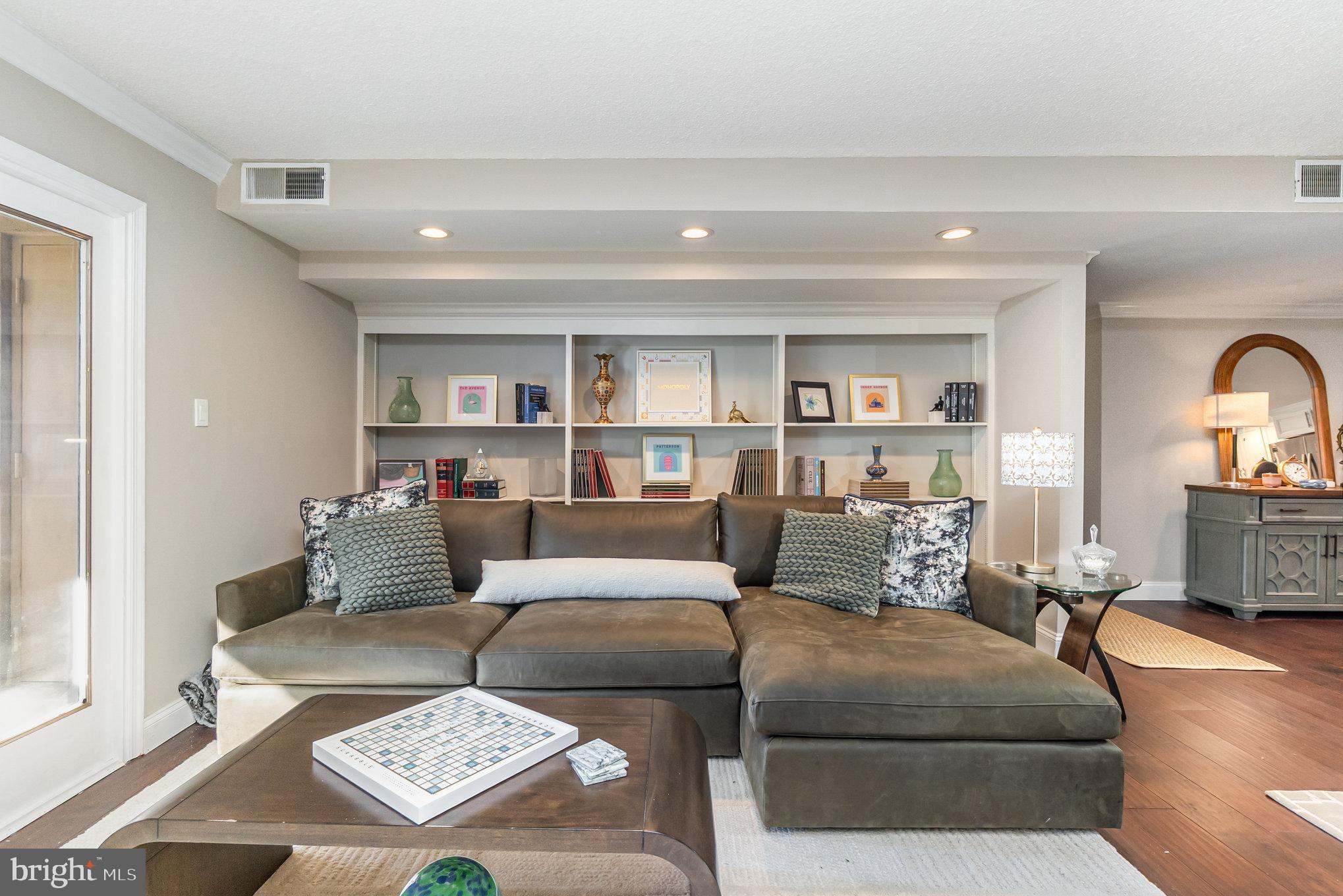 ROLAND PARK - Residential