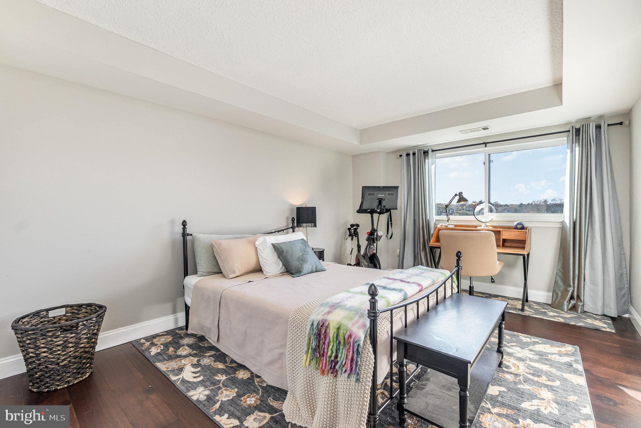 ROLAND PARK - Residential