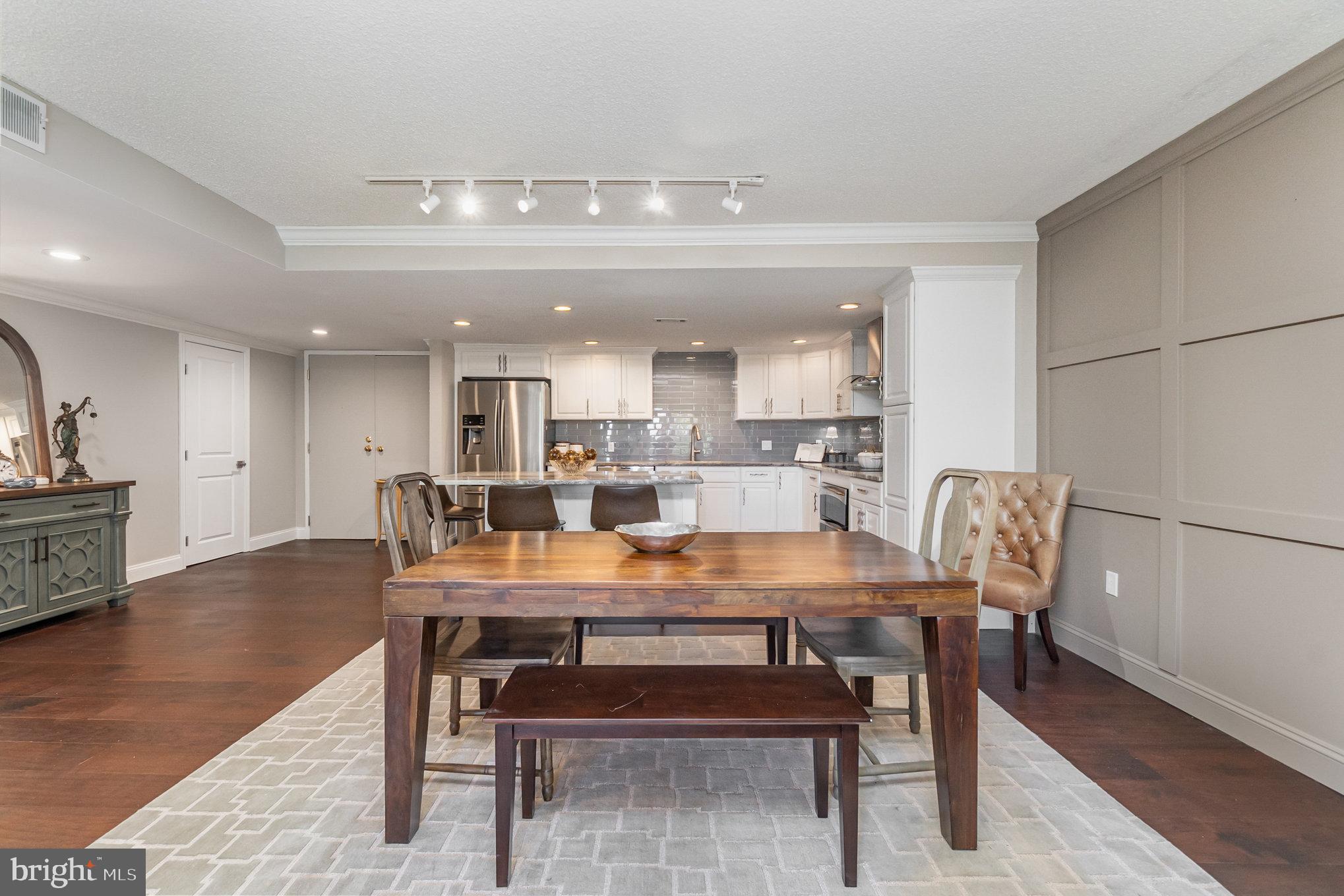 ROLAND PARK - Residential