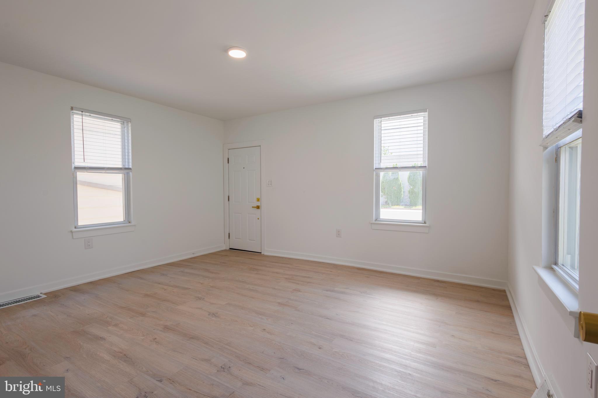 905 JERSEY AVE 1