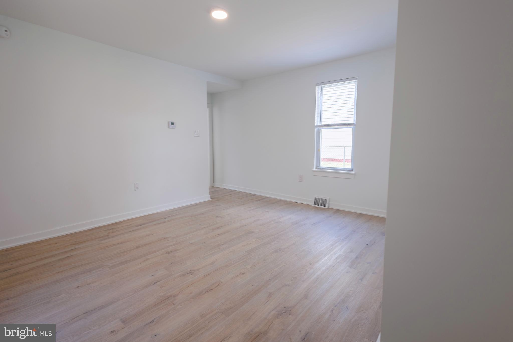 905 JERSEY AVE 1