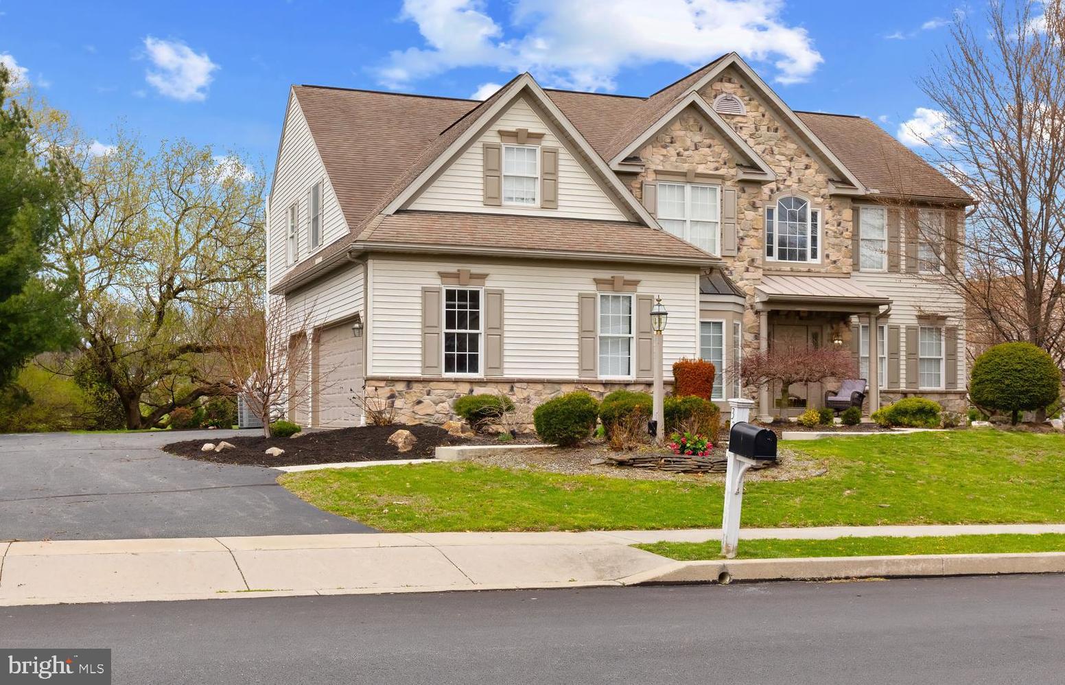 320 WISTERIA LANE