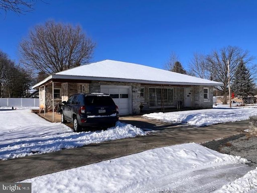 Photo of 125 N Roosevelt Ave, HERSHEY, PA 17033 (MLS # PADA2056334)