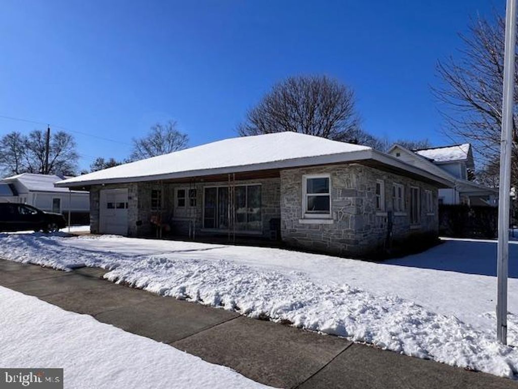 Photo of 125 N Roosevelt Ave, HERSHEY, PA 17033 (MLS # PADA2056334)