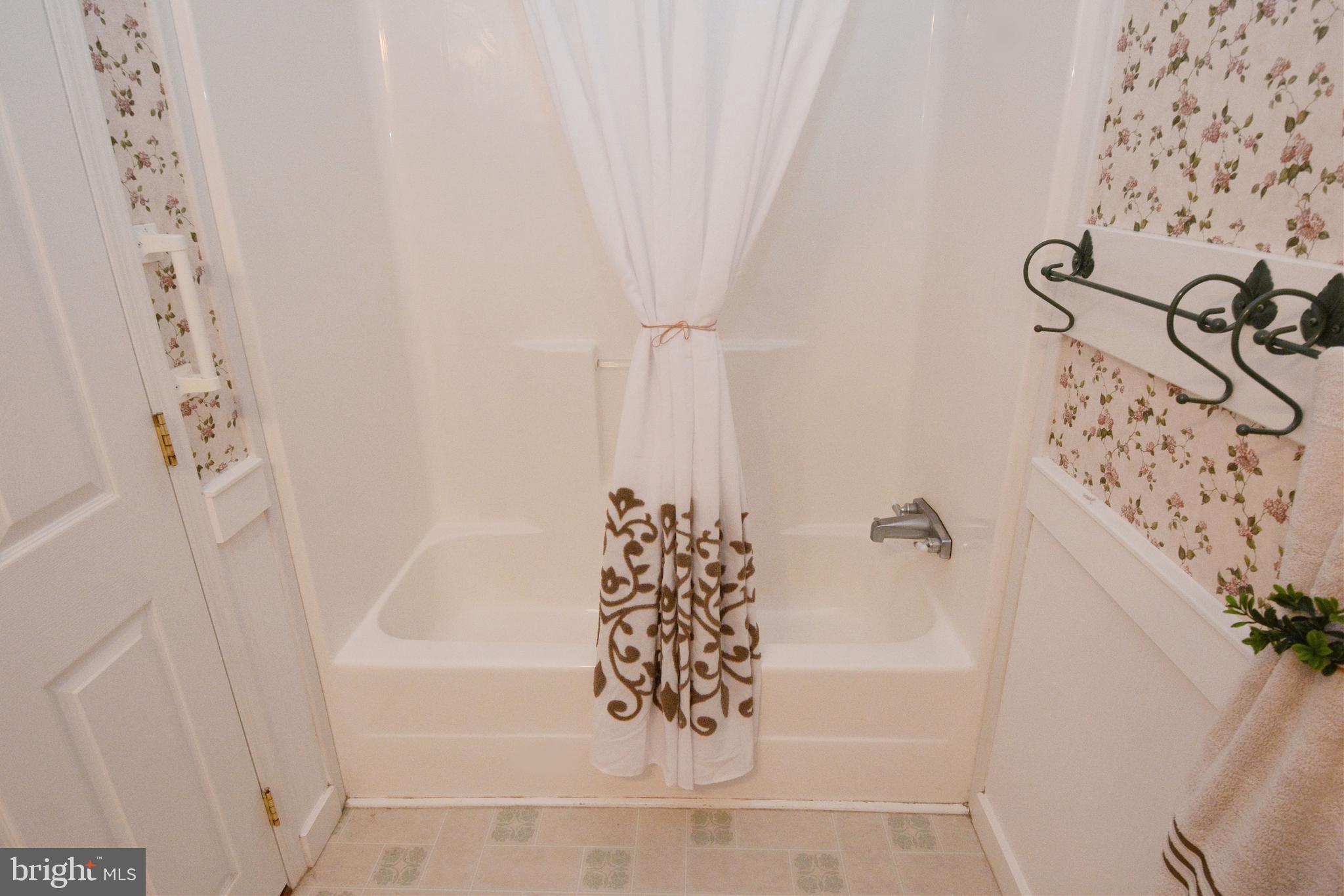 QUIET ACRES - Residential