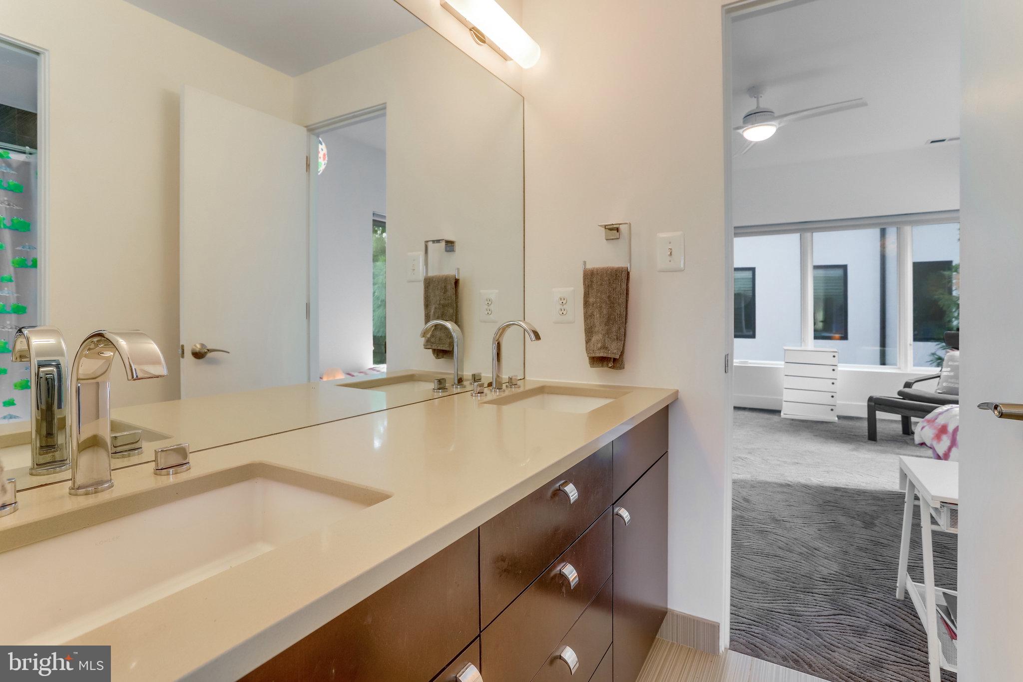 LYON VILLAGE - Residential