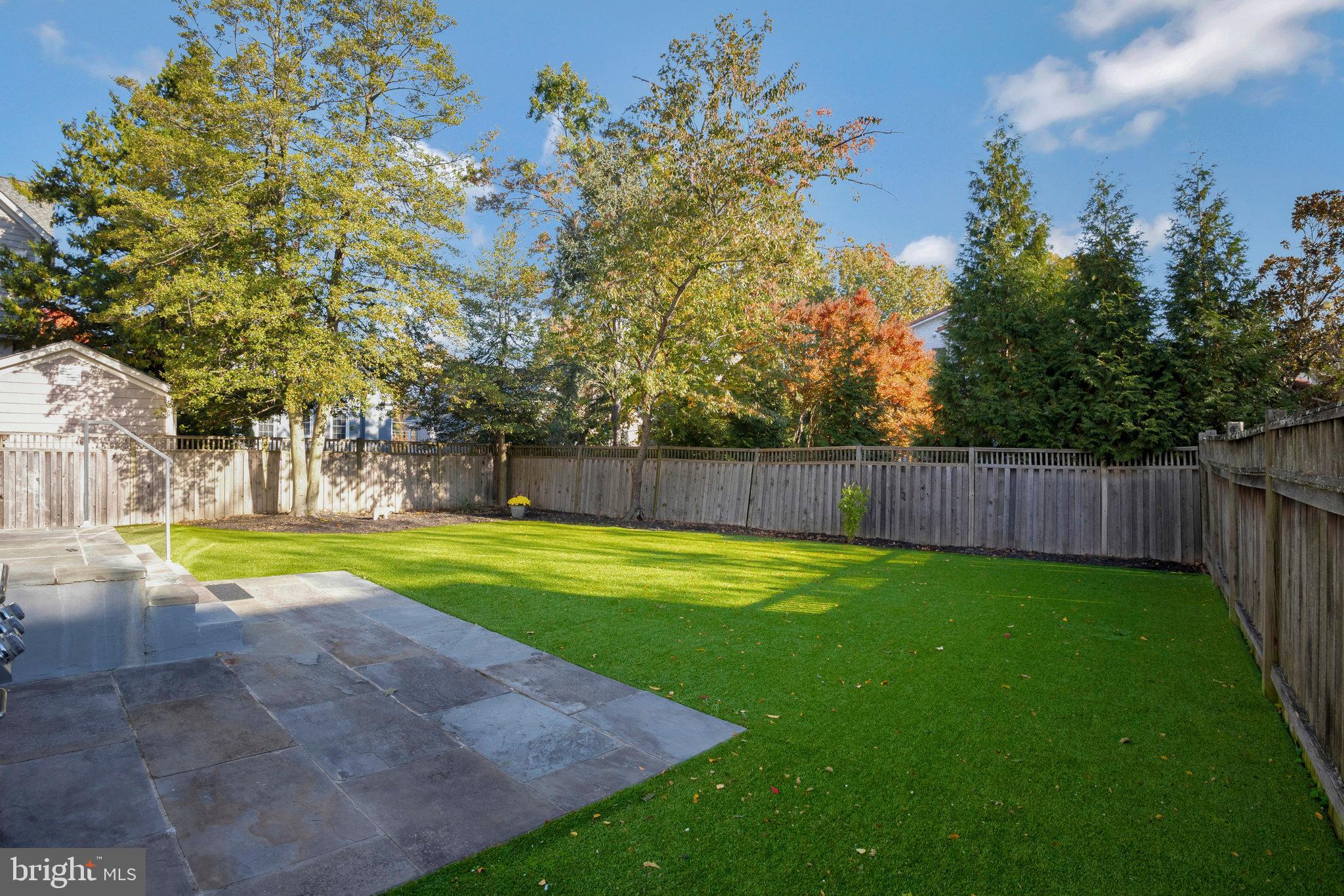 LYON VILLAGE - Residential