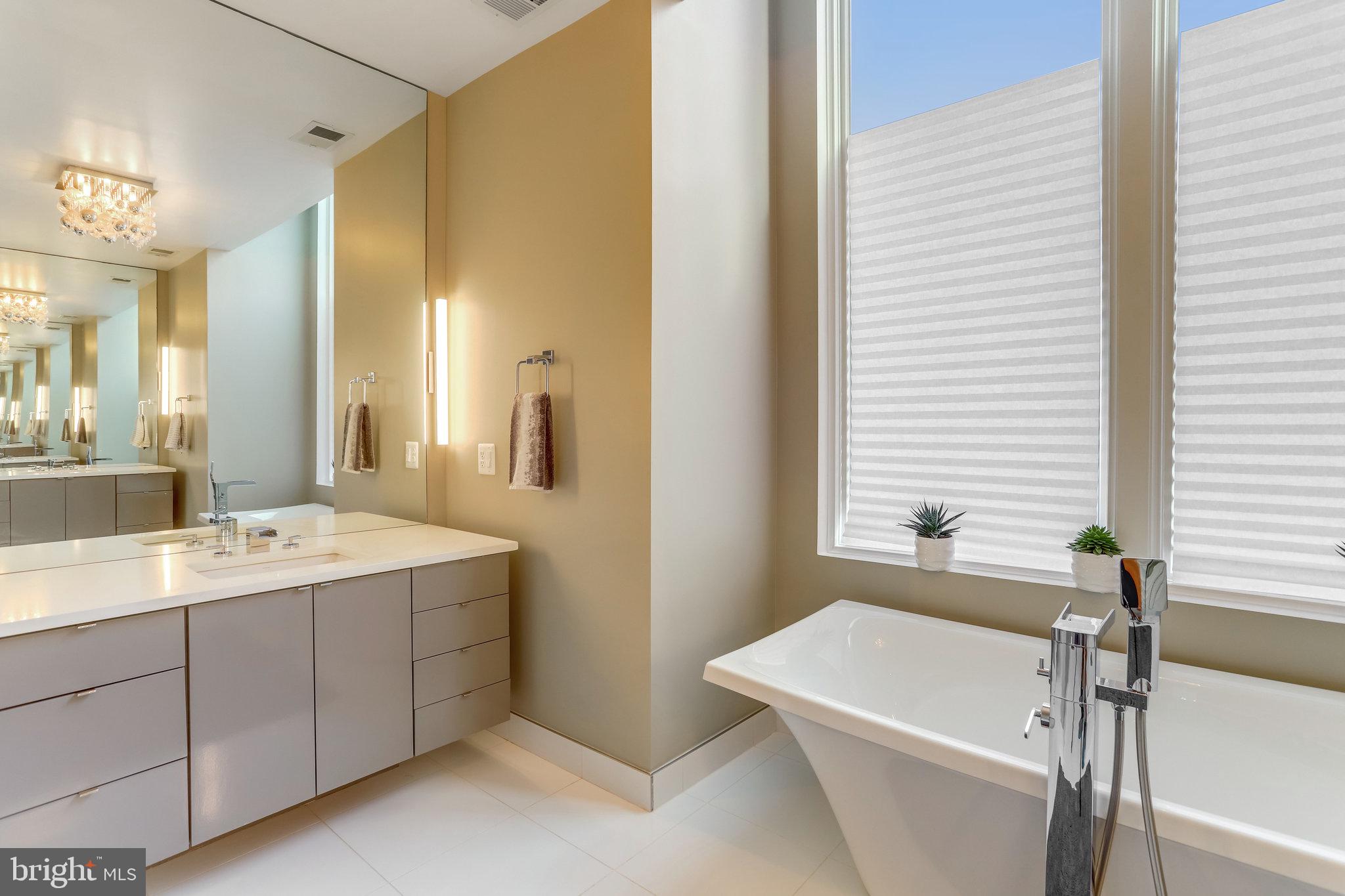 LYON VILLAGE - Residential